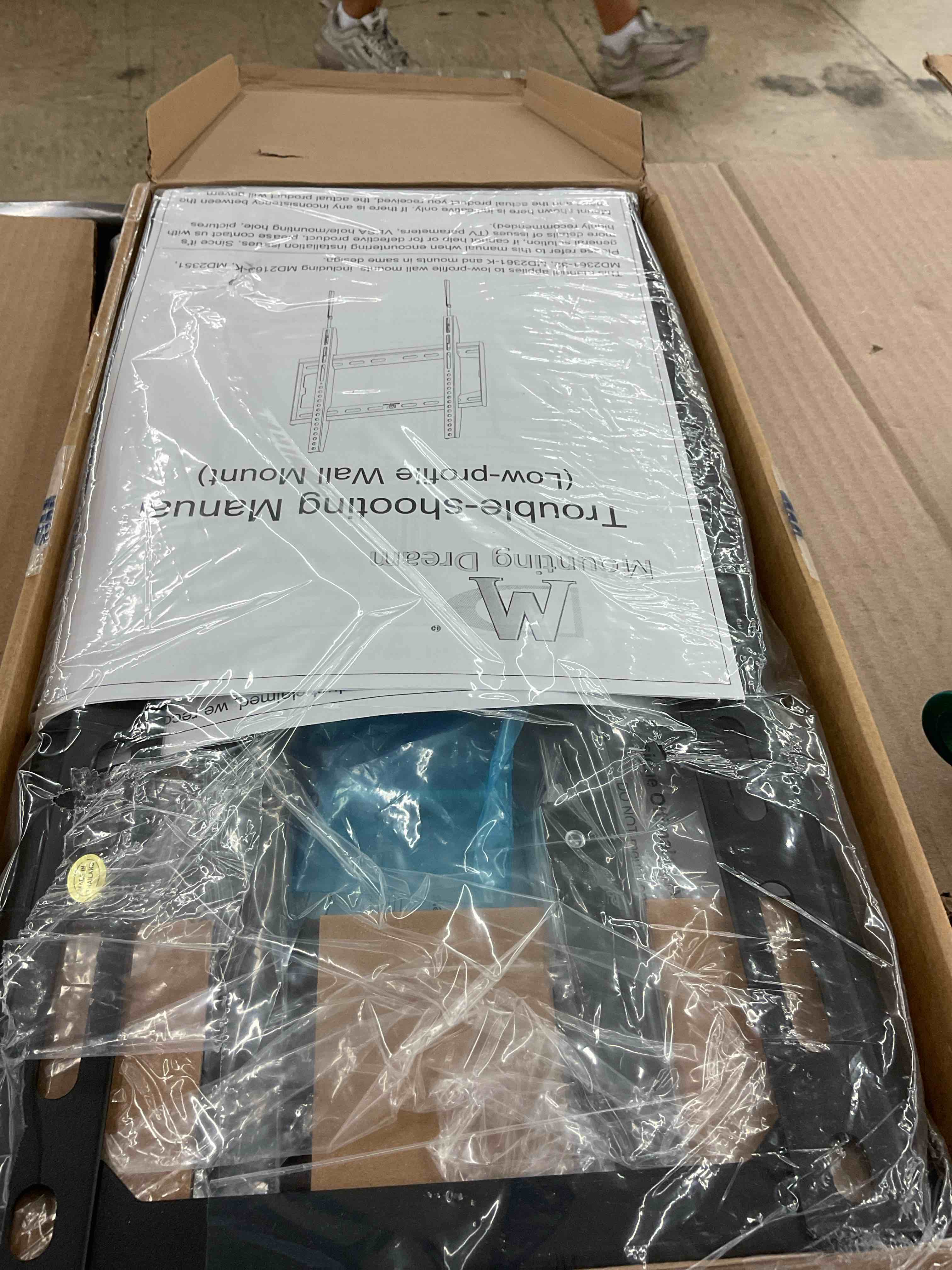https://s3.amazonaws.com/lotting-images-prod/BoxBids/BXB0505856_1779127299597.jpeg
