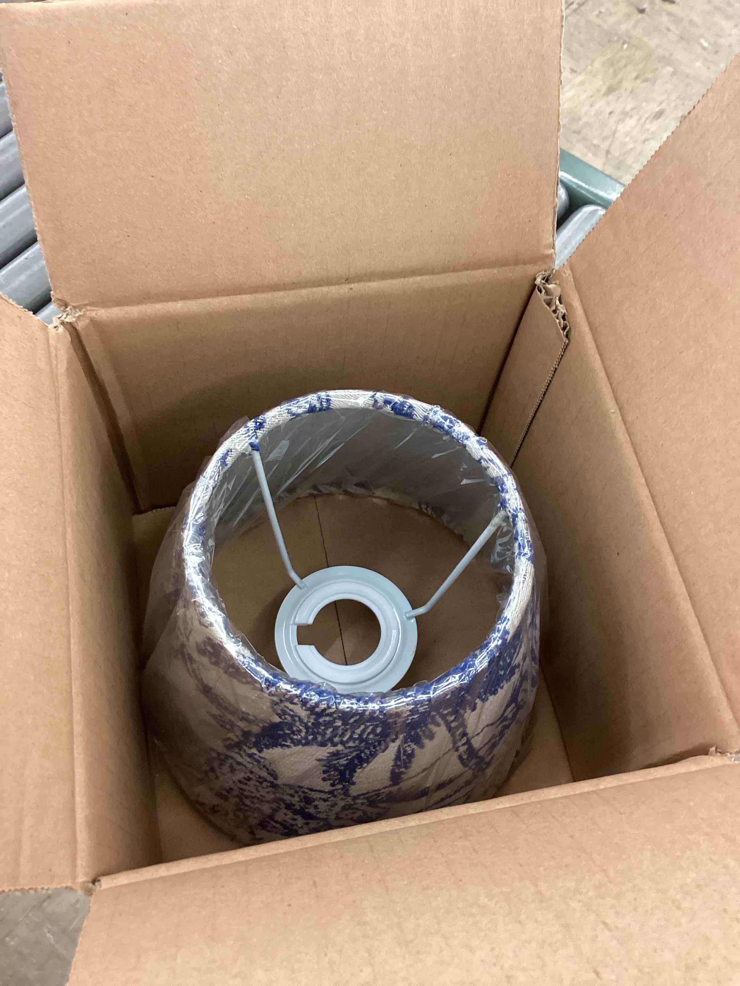 https://s3.amazonaws.com/lotting-images-prod/BoxBids/BXB0506013_1779903227924.jpeg