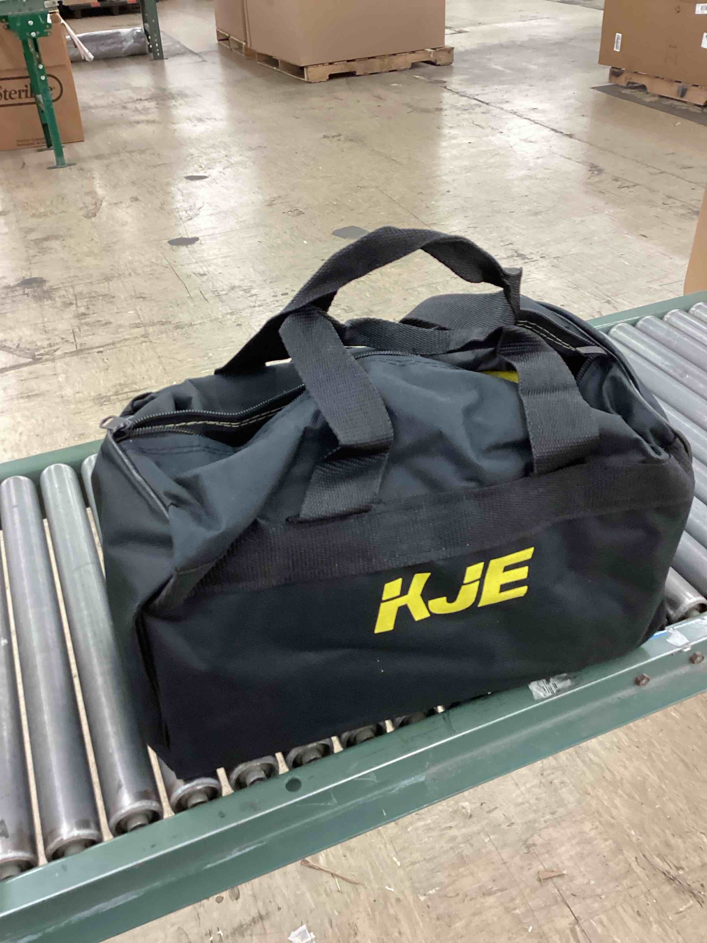 https://s3.amazonaws.com/lotting-images-prod/BoxBids/BXB0506039_1779914979205.jpeg