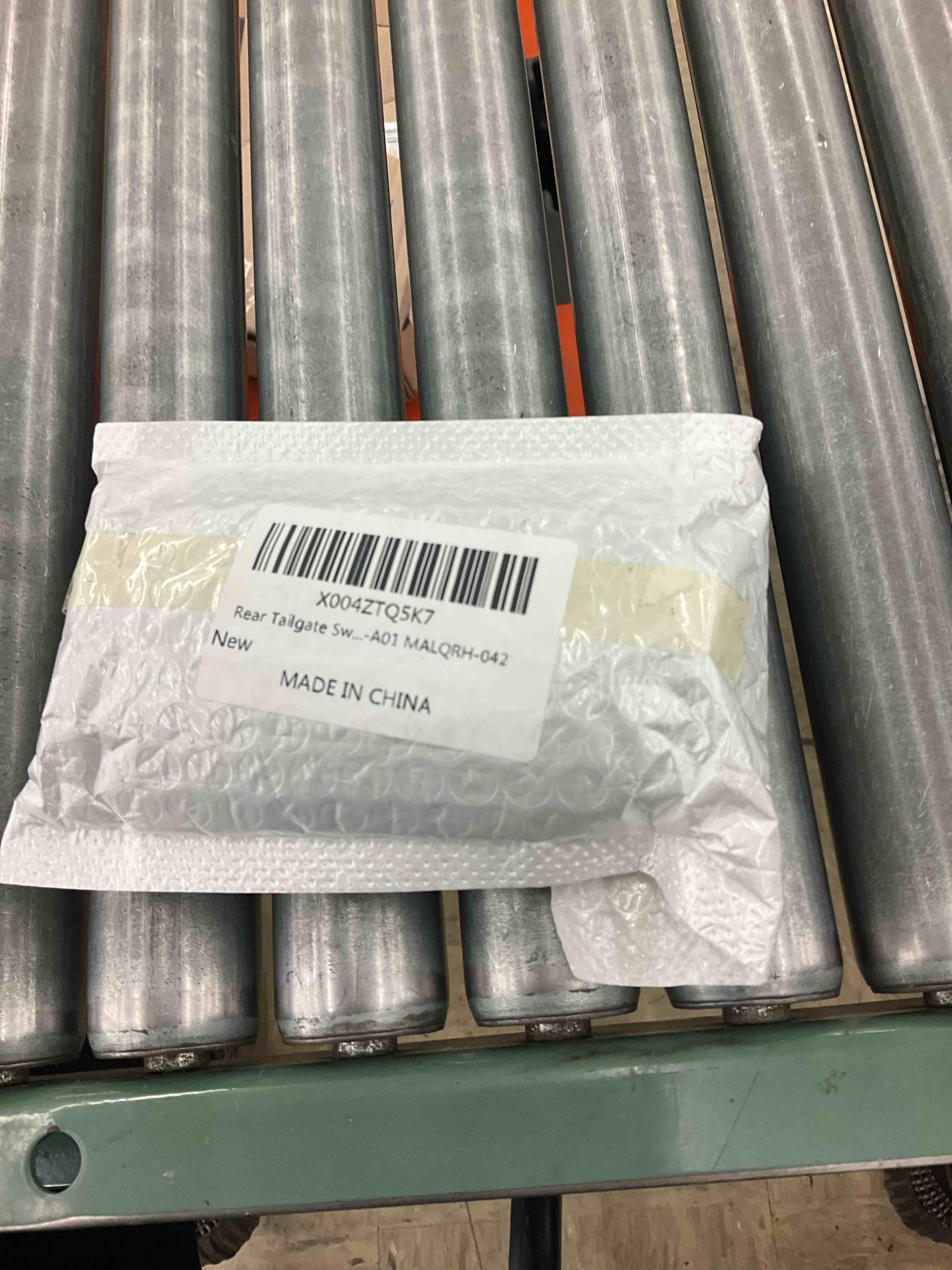 https://s3.amazonaws.com/lotting-images-prod/BoxBids/BXB0506209_1779912861665.jpeg
