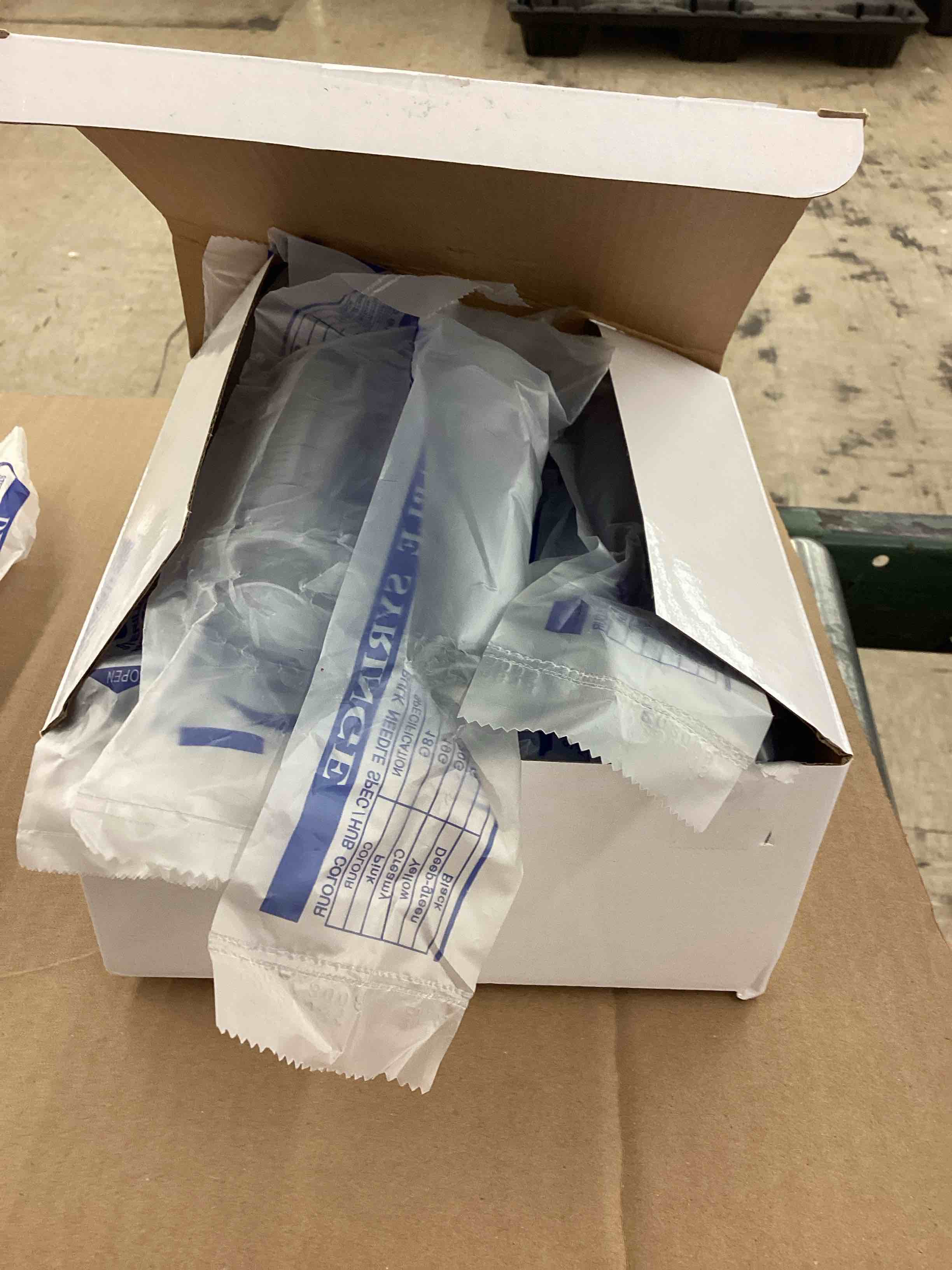 https://s3.amazonaws.com/lotting-images-prod/BoxBids/BXB0506354_1779997709529.jpeg