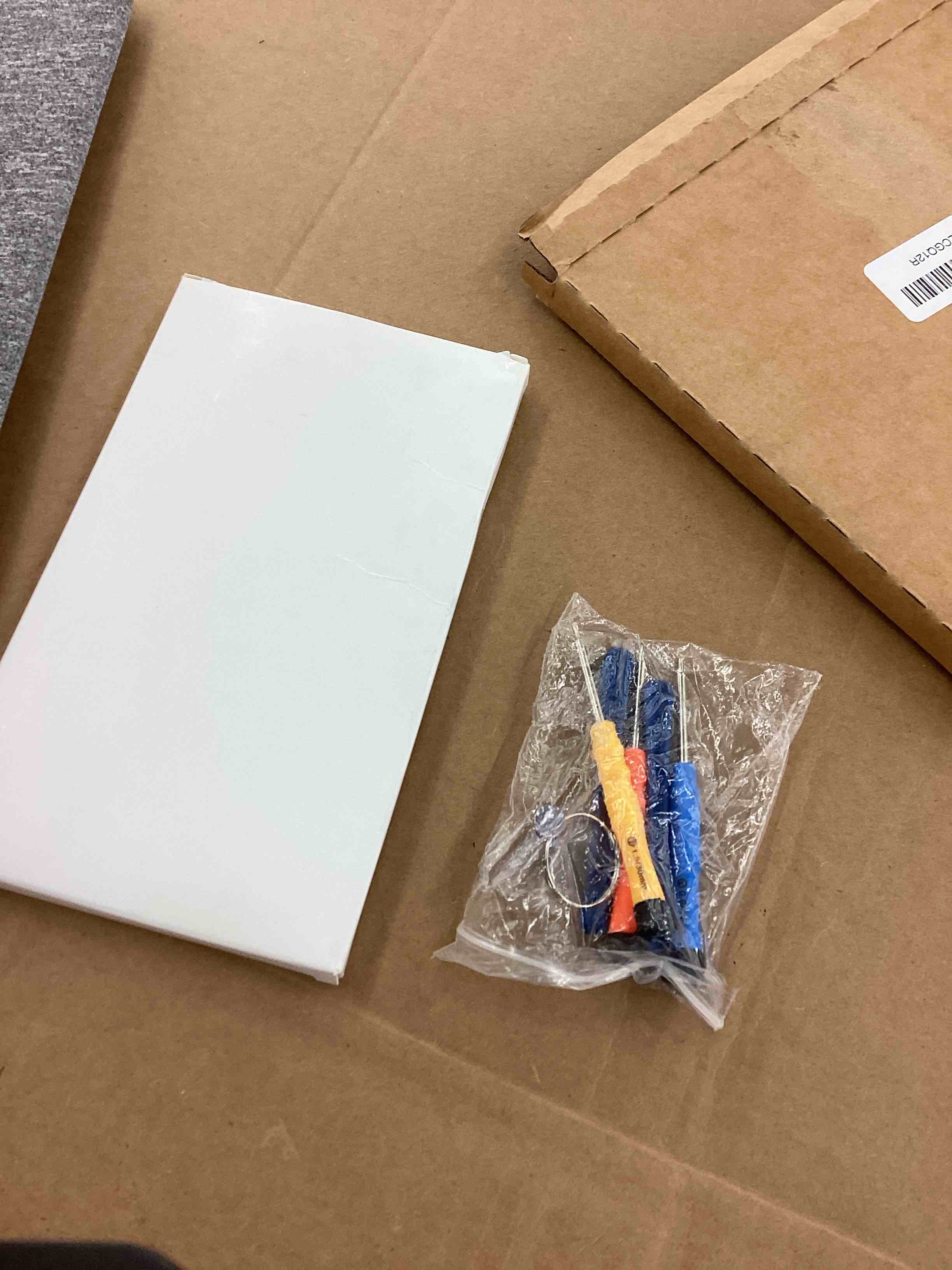 https://s3.amazonaws.com/lotting-images-prod/BoxBids/BXB0506401_1779907714613.jpeg
