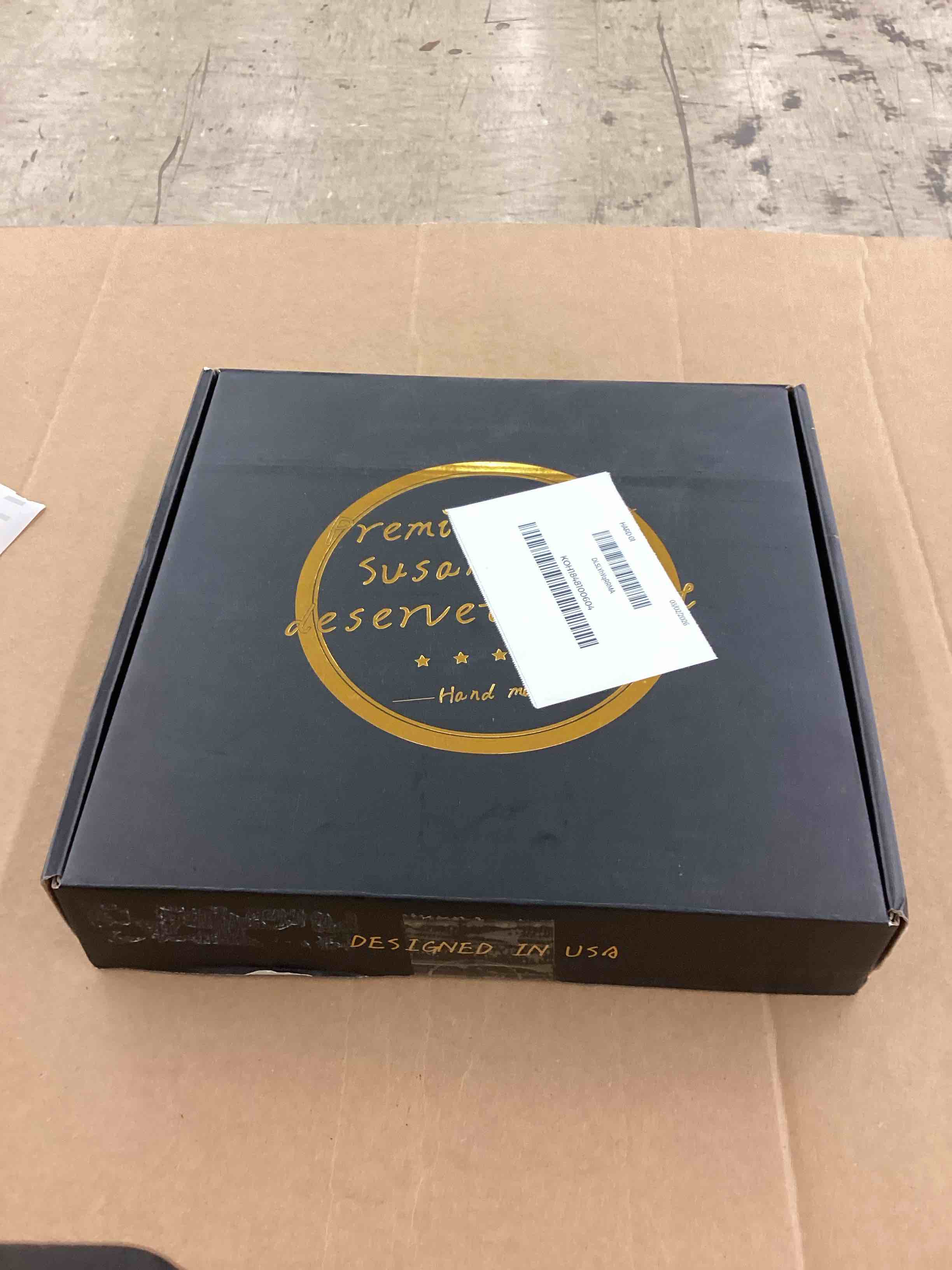 https://s3.amazonaws.com/lotting-images-prod/BoxBids/BXB0506404_1779905817835.jpeg