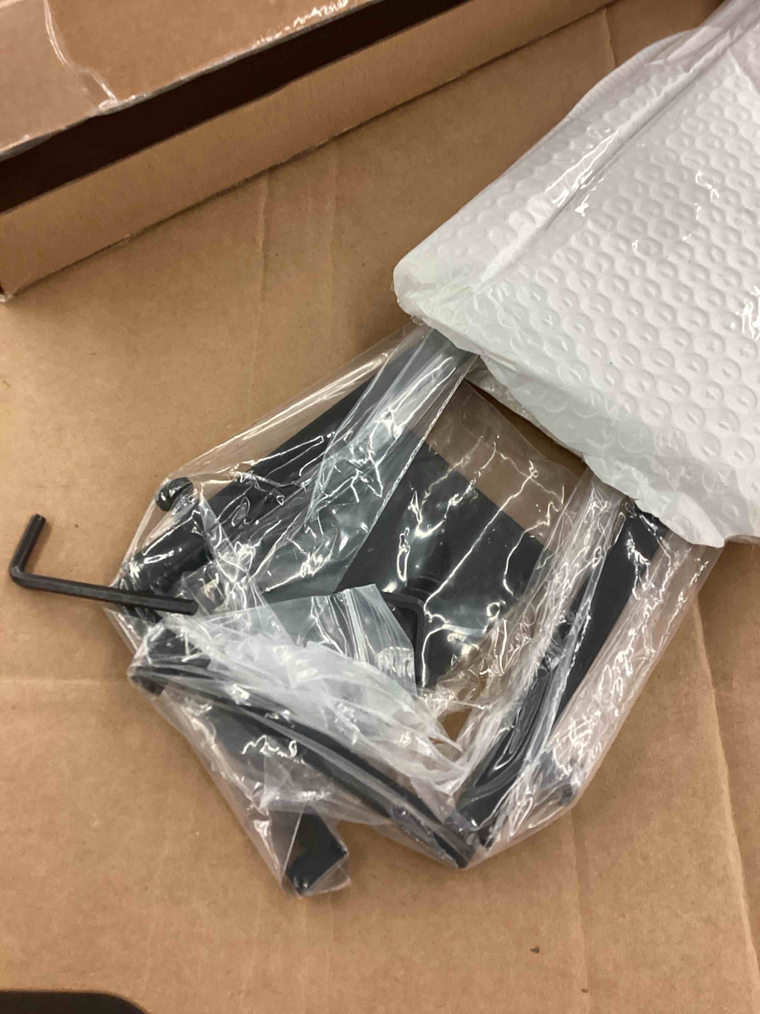 https://s3.amazonaws.com/lotting-images-prod/BoxBids/BXB0506406_1779905497986.jpeg