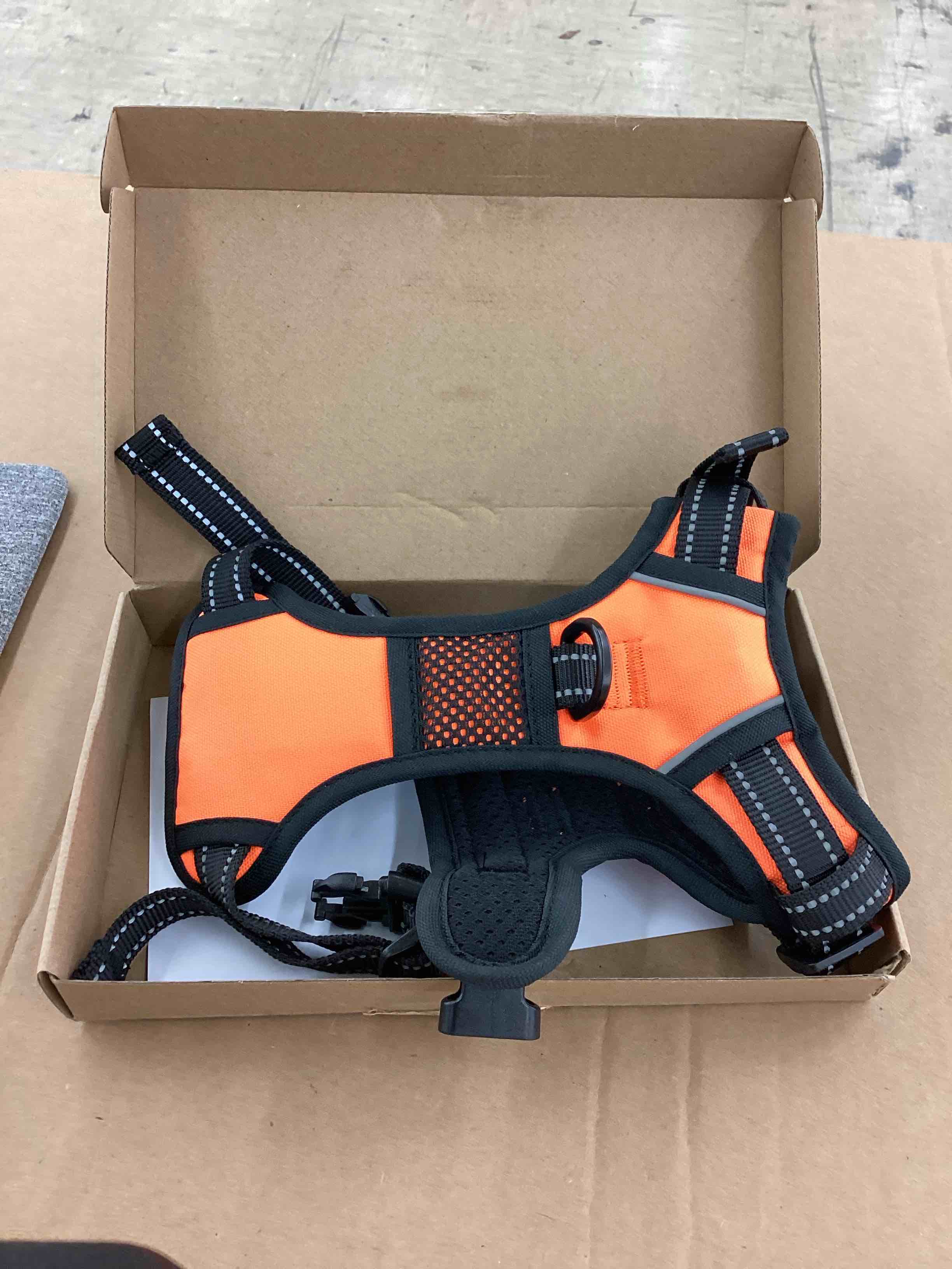 https://s3.amazonaws.com/lotting-images-prod/BoxBids/BXB0506408_1779905050589.jpeg