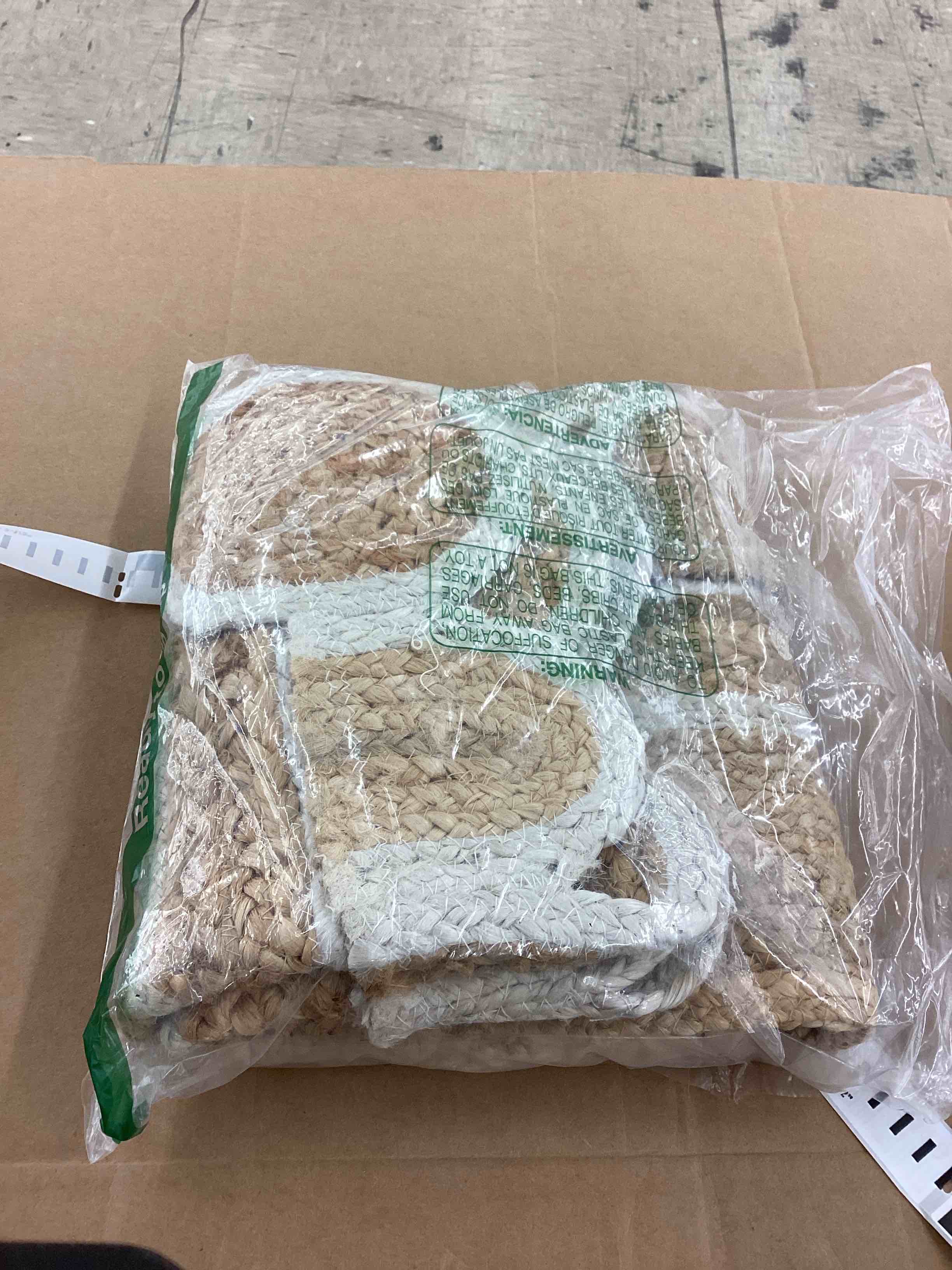 https://s3.amazonaws.com/lotting-images-prod/BoxBids/BXB0506419_1779903799545.jpeg