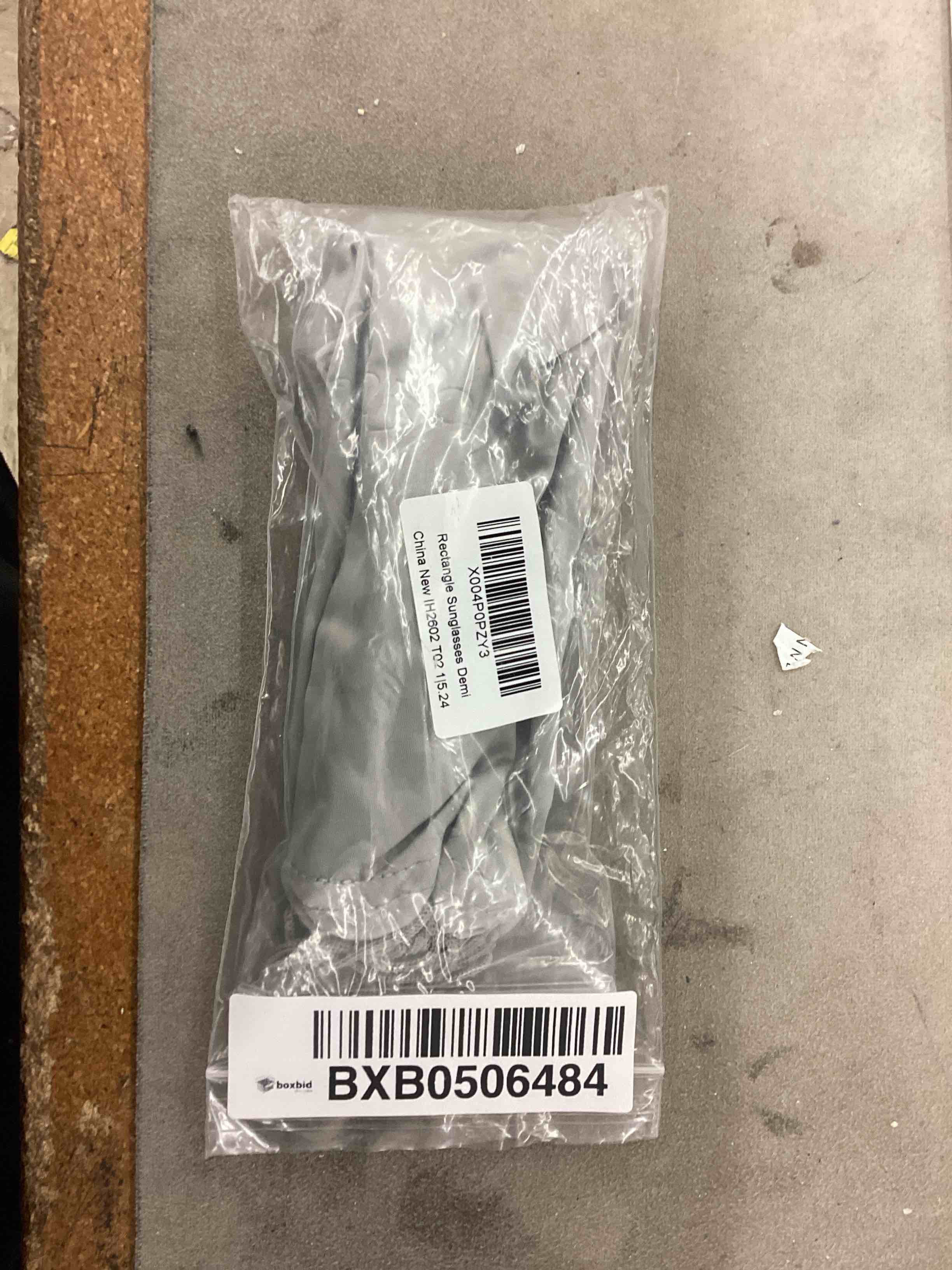 https://s3.amazonaws.com/lotting-images-prod/BoxBids/BXB0506484_1779459447812.jpeg