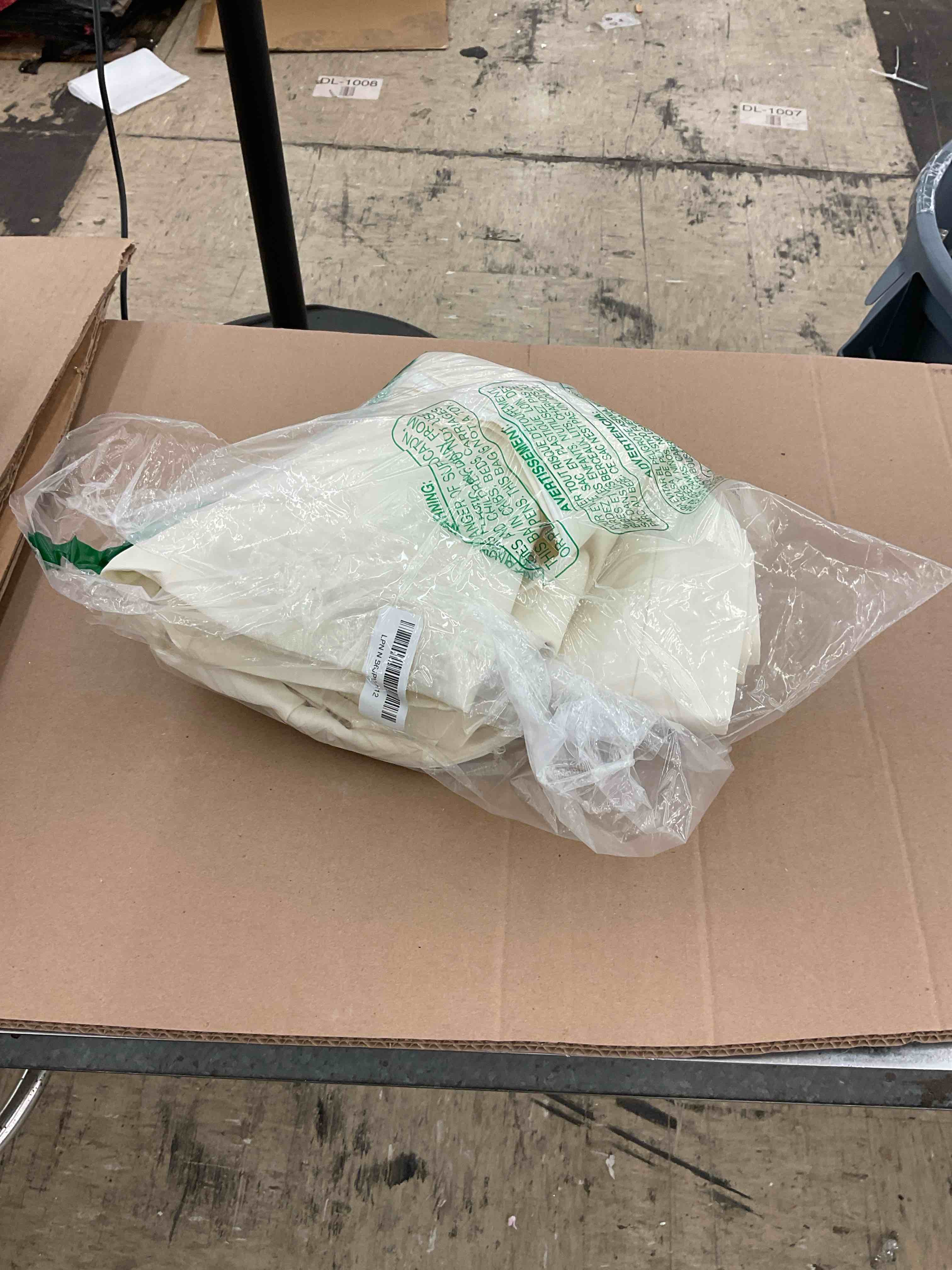 https://s3.amazonaws.com/lotting-images-prod/BoxBids/BXB0506514_1779718794128.jpeg