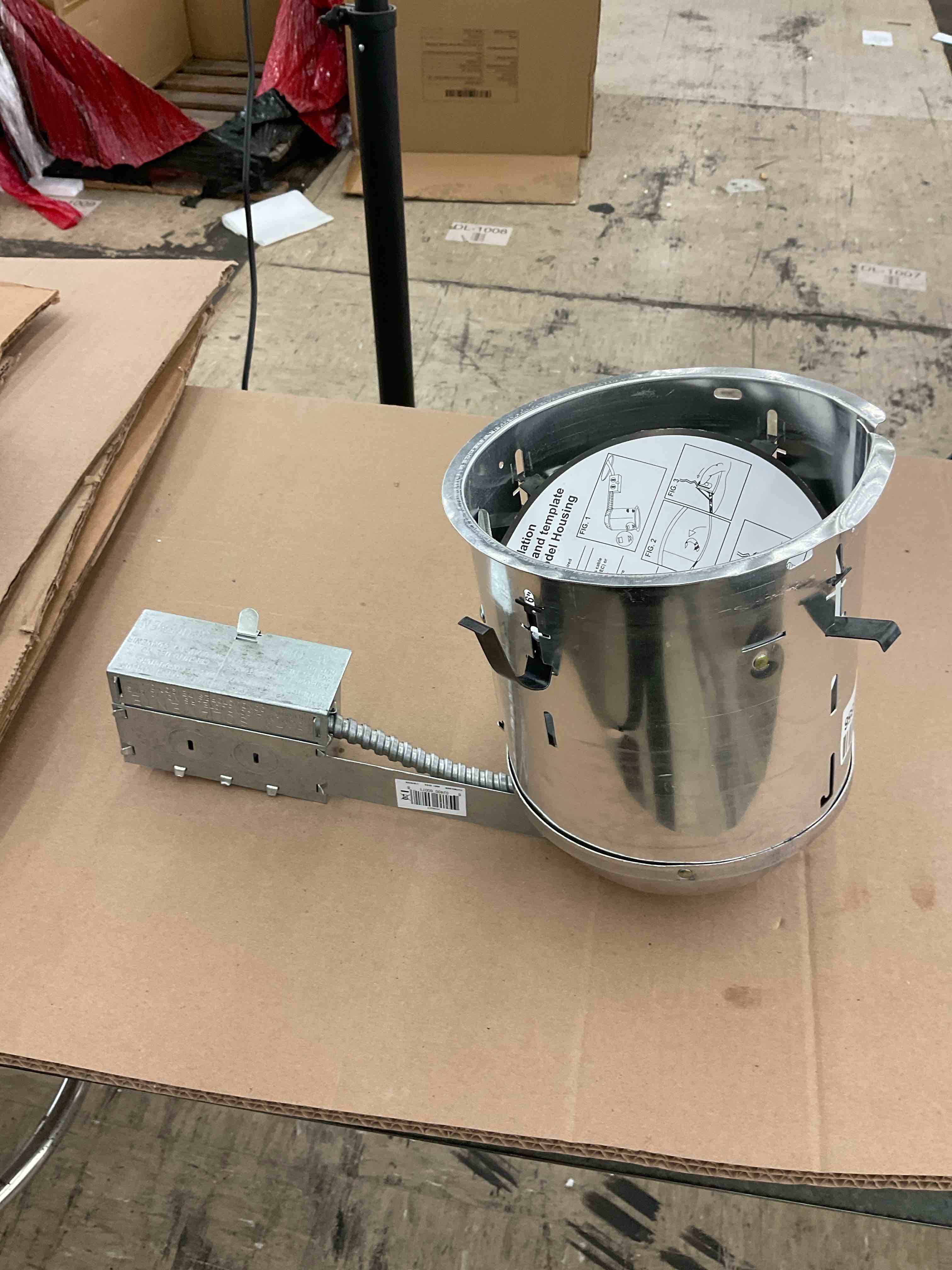 https://s3.amazonaws.com/lotting-images-prod/BoxBids/BXB0506548_1779727446620.jpeg