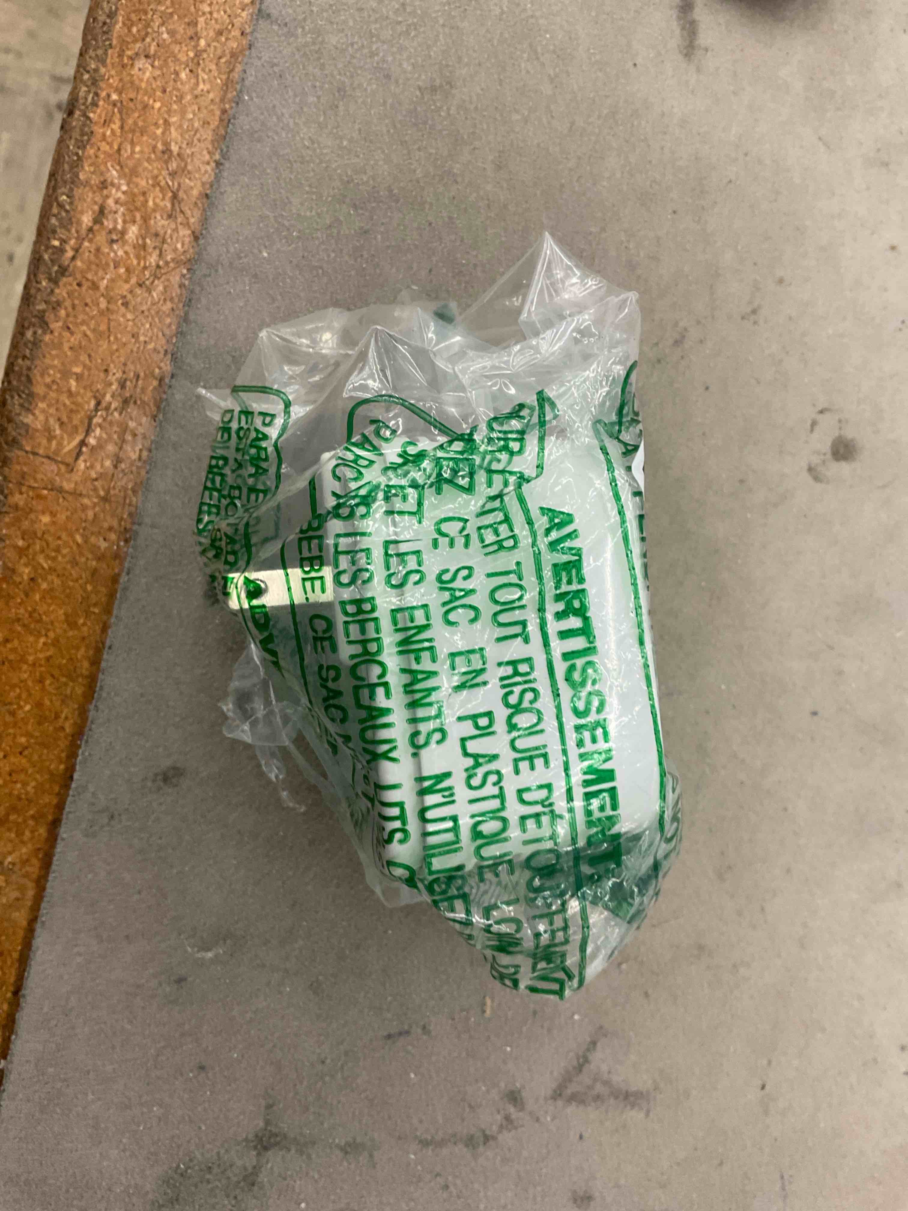 https://s3.amazonaws.com/lotting-images-prod/BoxBids/BXB0506581_1779714441995.jpeg