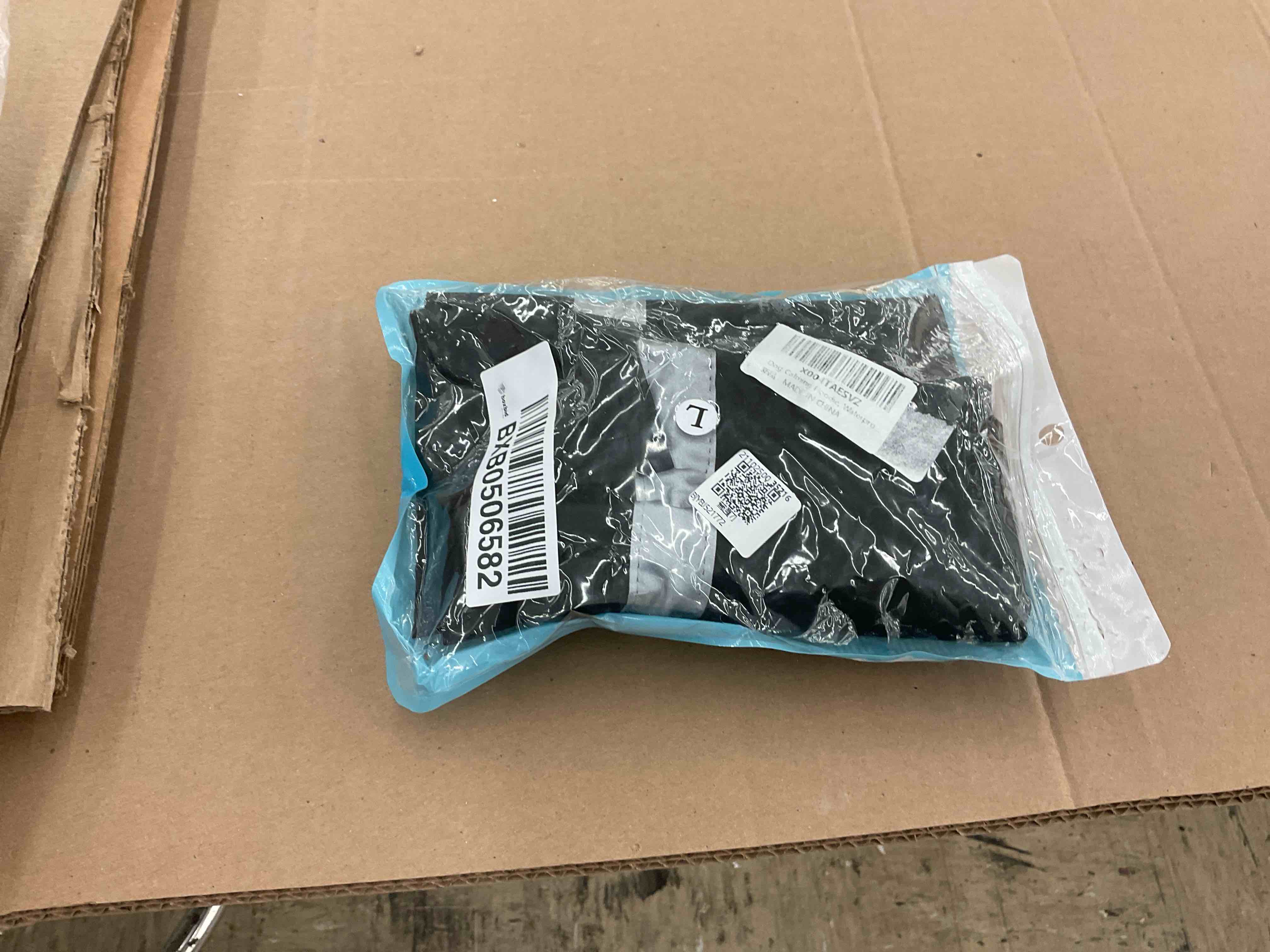 https://s3.amazonaws.com/lotting-images-prod/BoxBids/BXB0506582_1779714231838.jpeg
