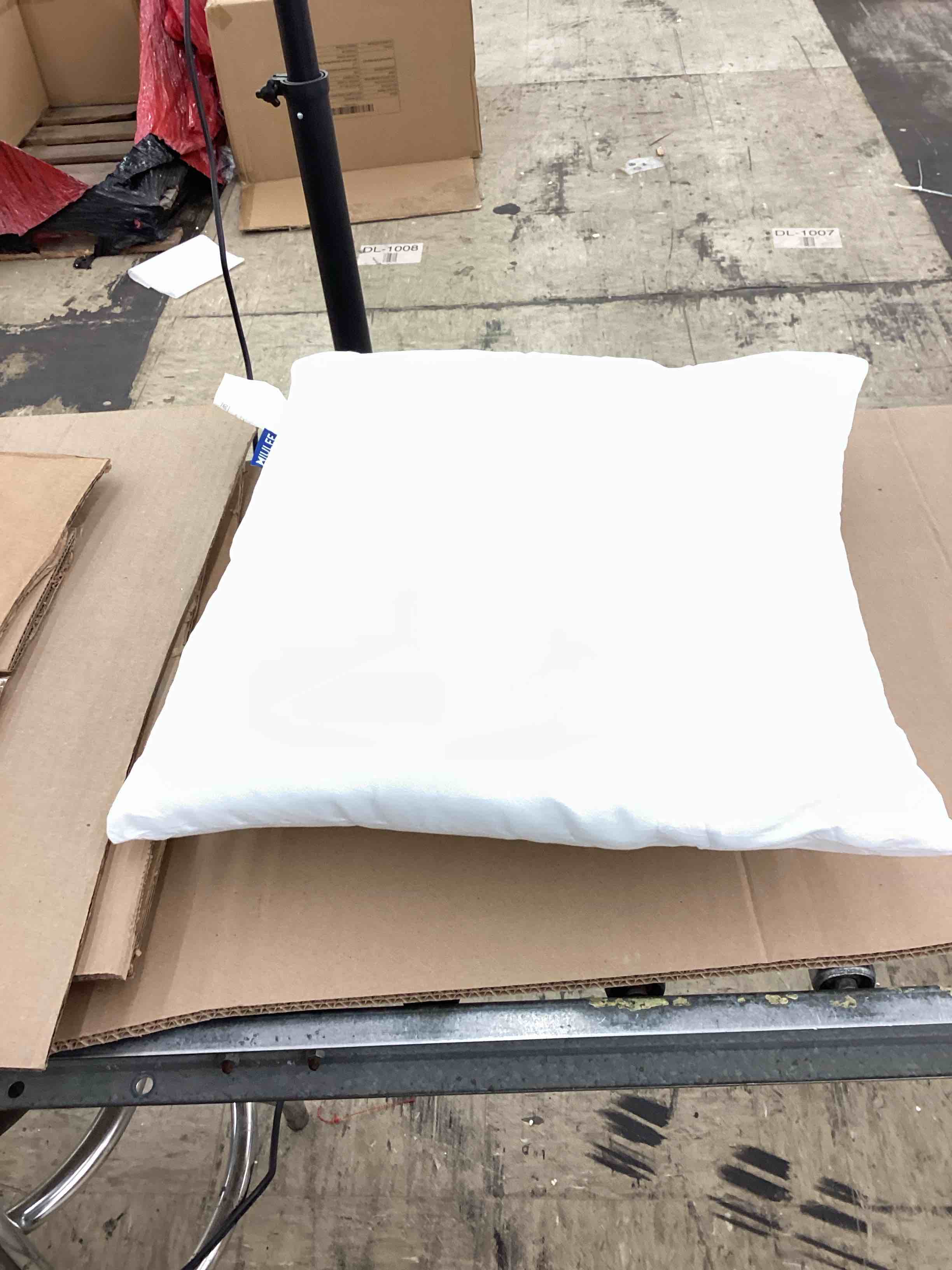 https://s3.amazonaws.com/lotting-images-prod/BoxBids/BXB0506615_1779474649455.jpeg