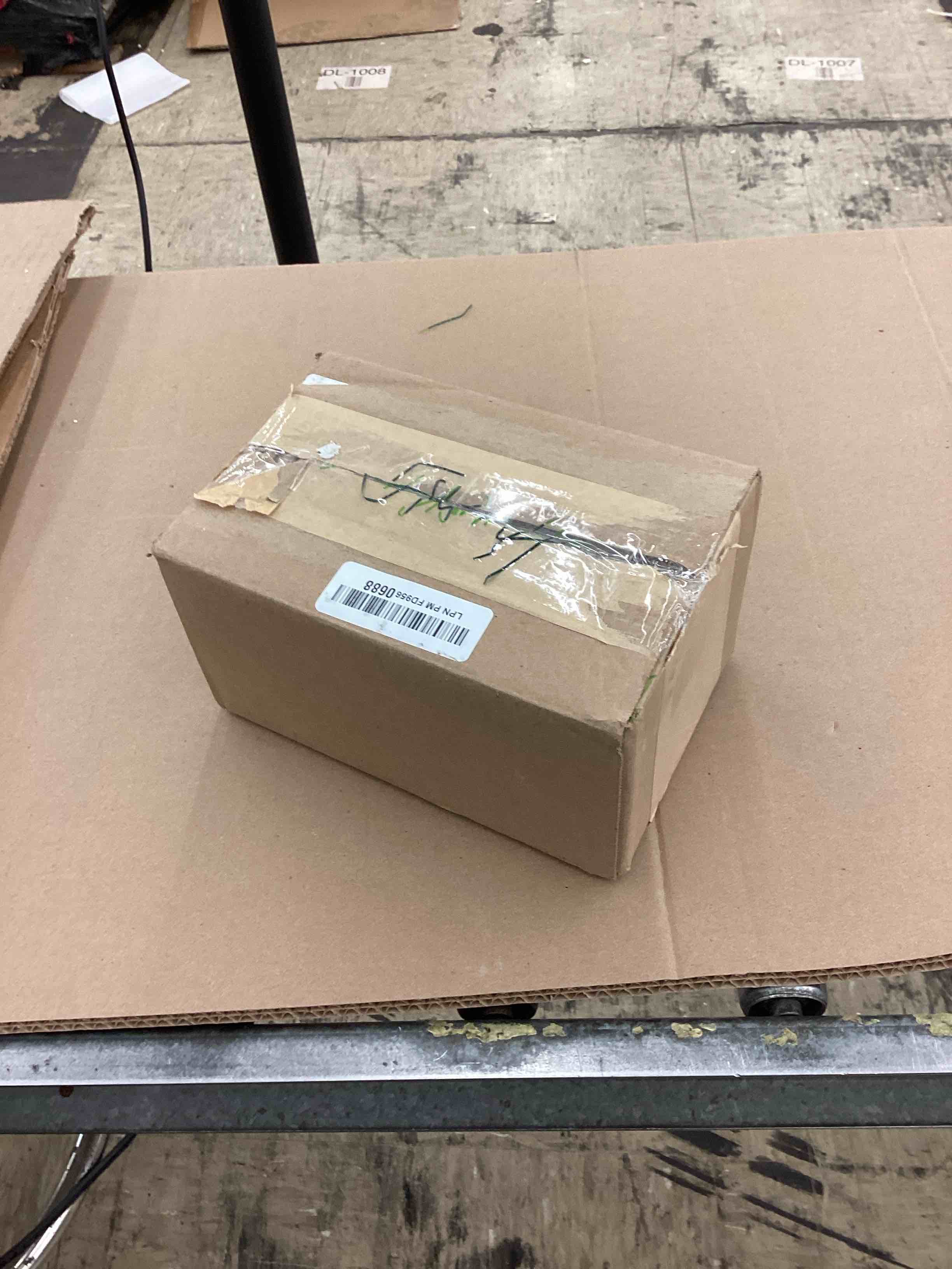 https://s3.amazonaws.com/lotting-images-prod/BoxBids/BXB0506619_1779474107687.jpeg