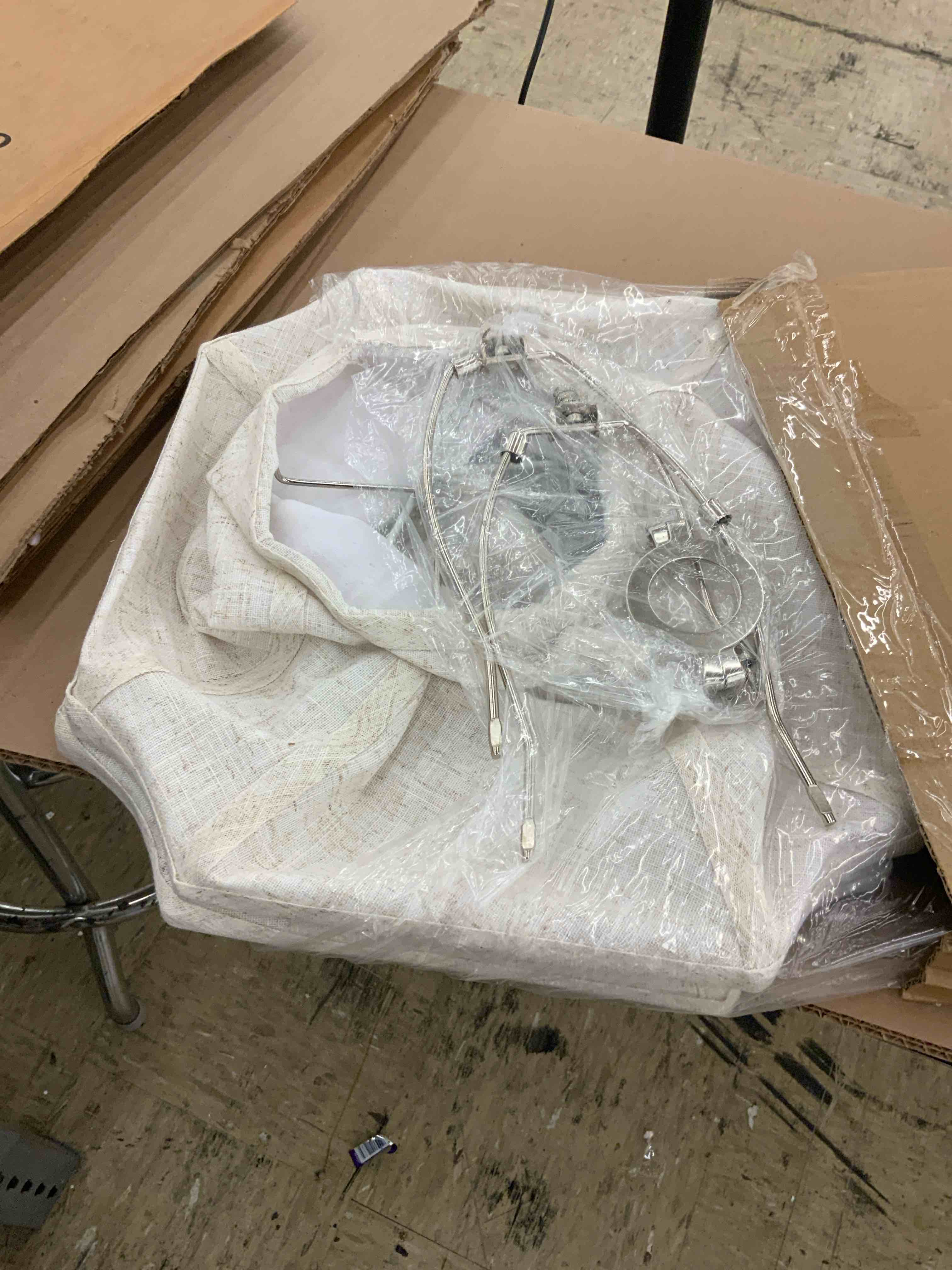 https://s3.amazonaws.com/lotting-images-prod/BoxBids/BXB0506668_1779799348738.jpeg