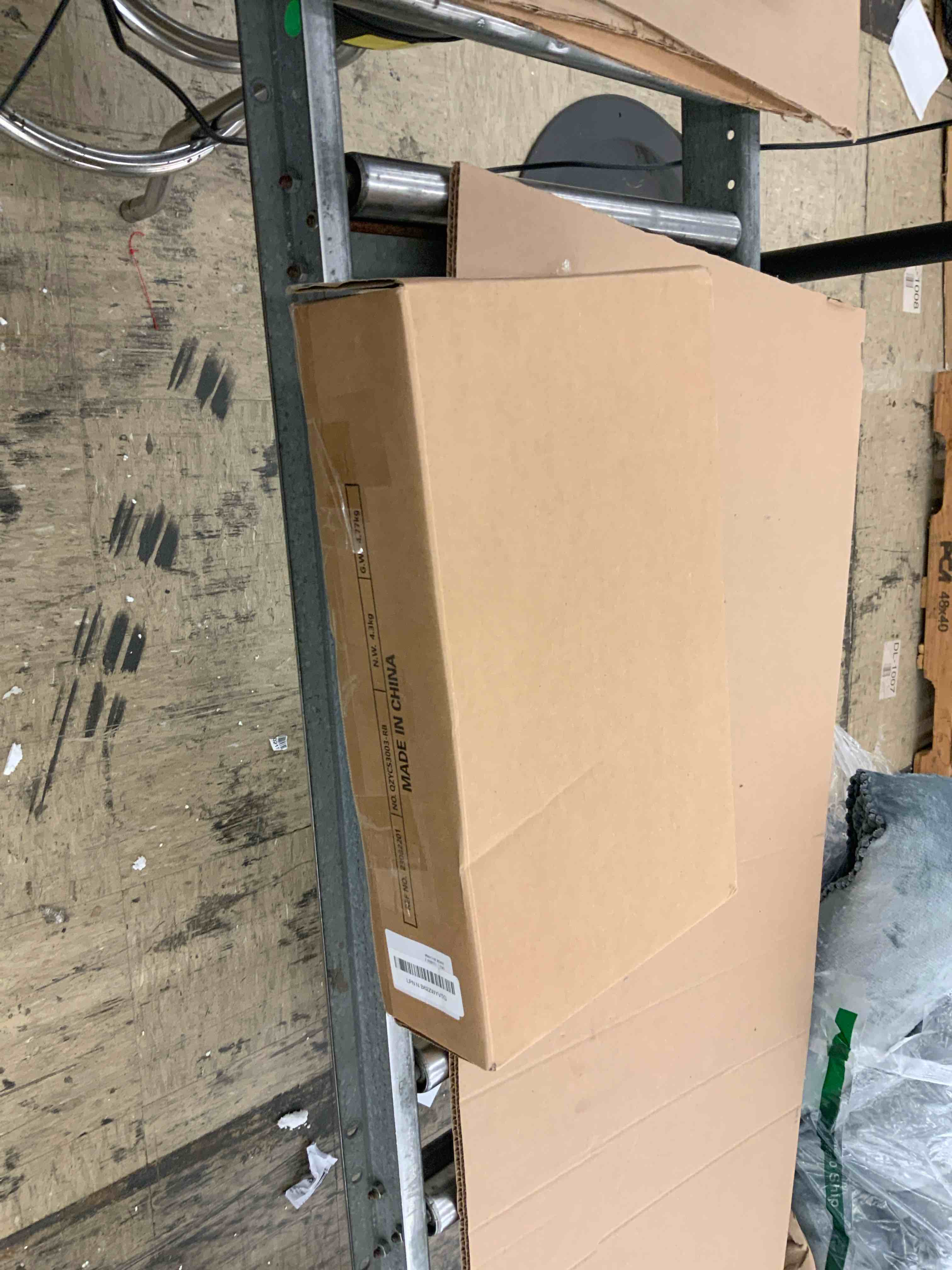 https://s3.amazonaws.com/lotting-images-prod/BoxBids/BXB0506728_1779818941472.jpeg