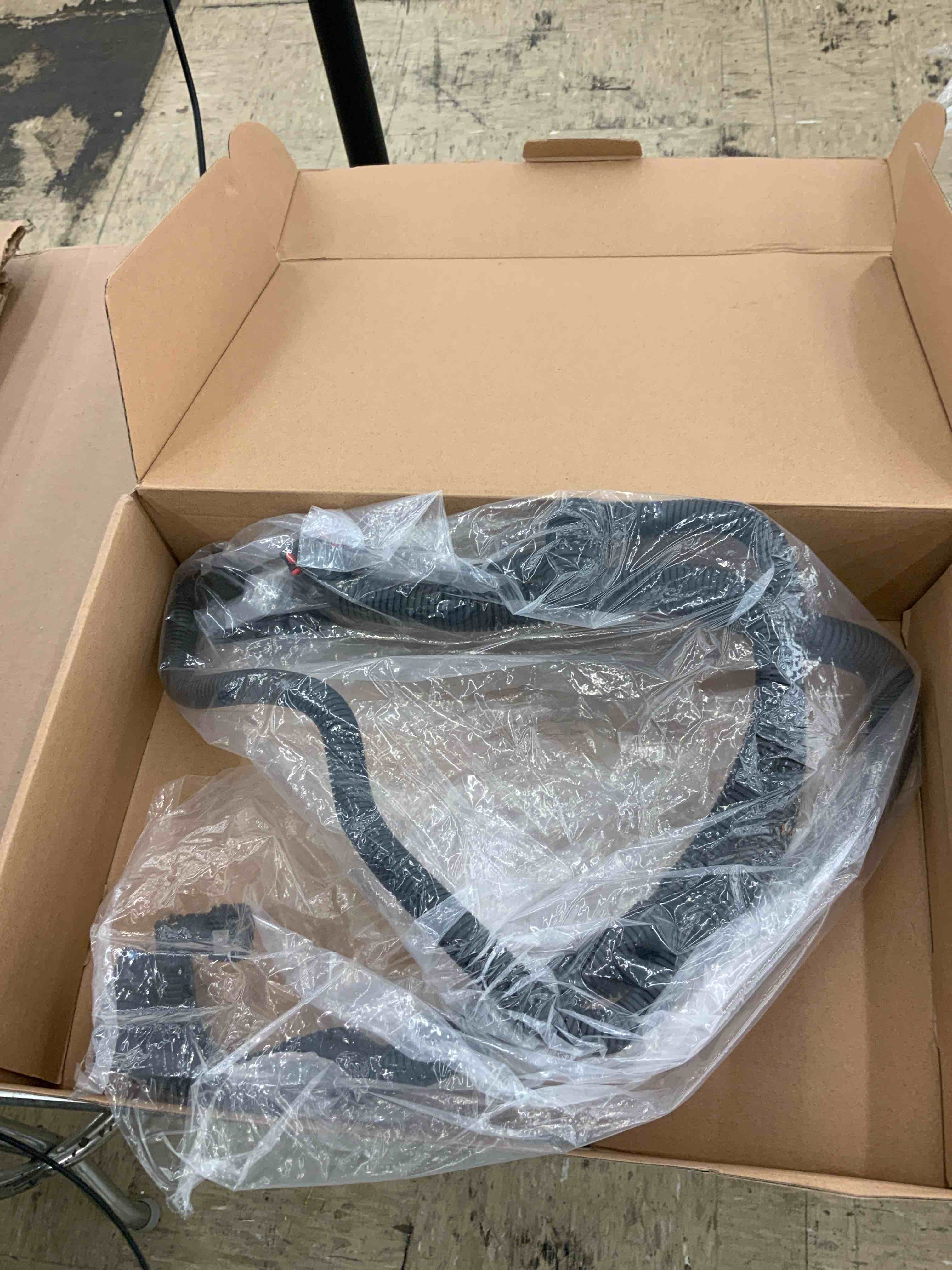 https://s3.amazonaws.com/lotting-images-prod/BoxBids/BXB0506750_1779825736374.jpeg