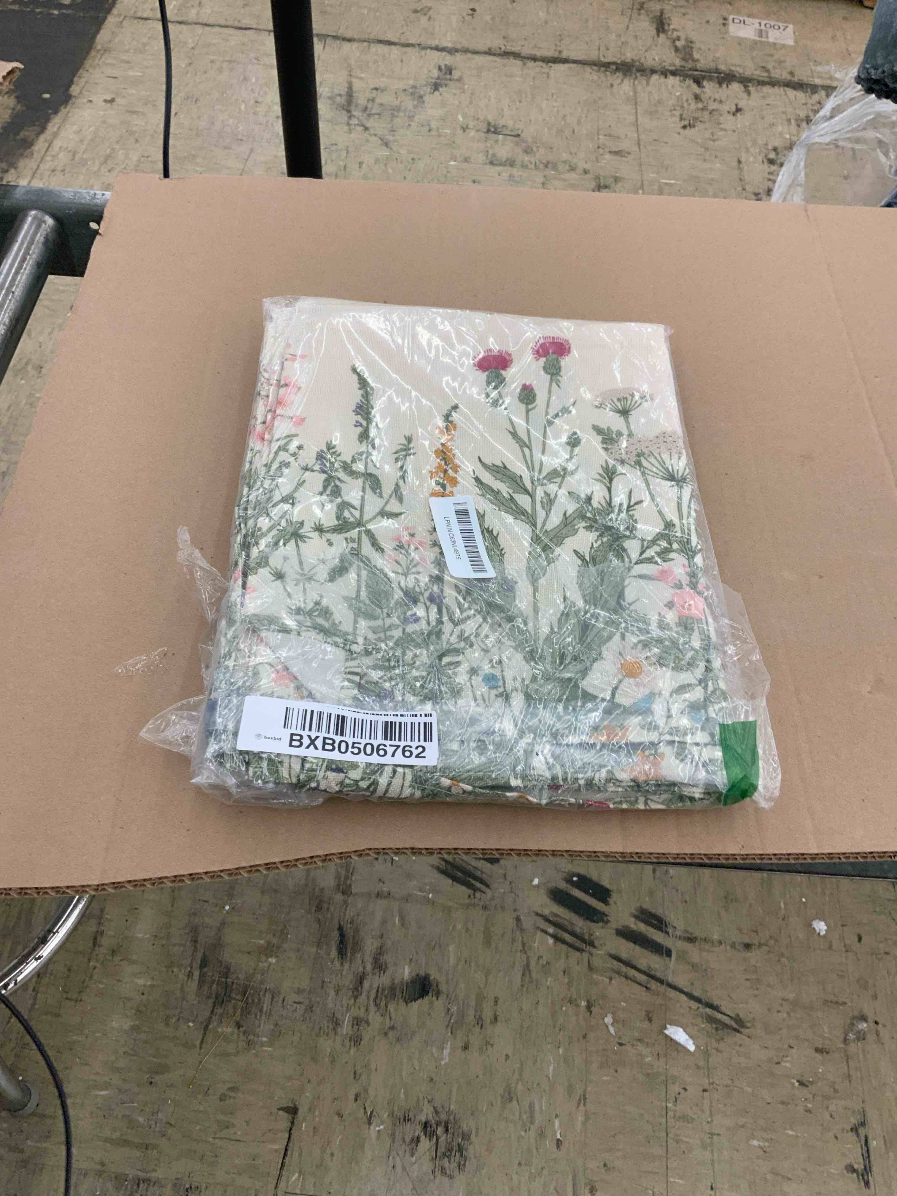 https://s3.amazonaws.com/lotting-images-prod/BoxBids/BXB0506762_1779828452640.jpeg