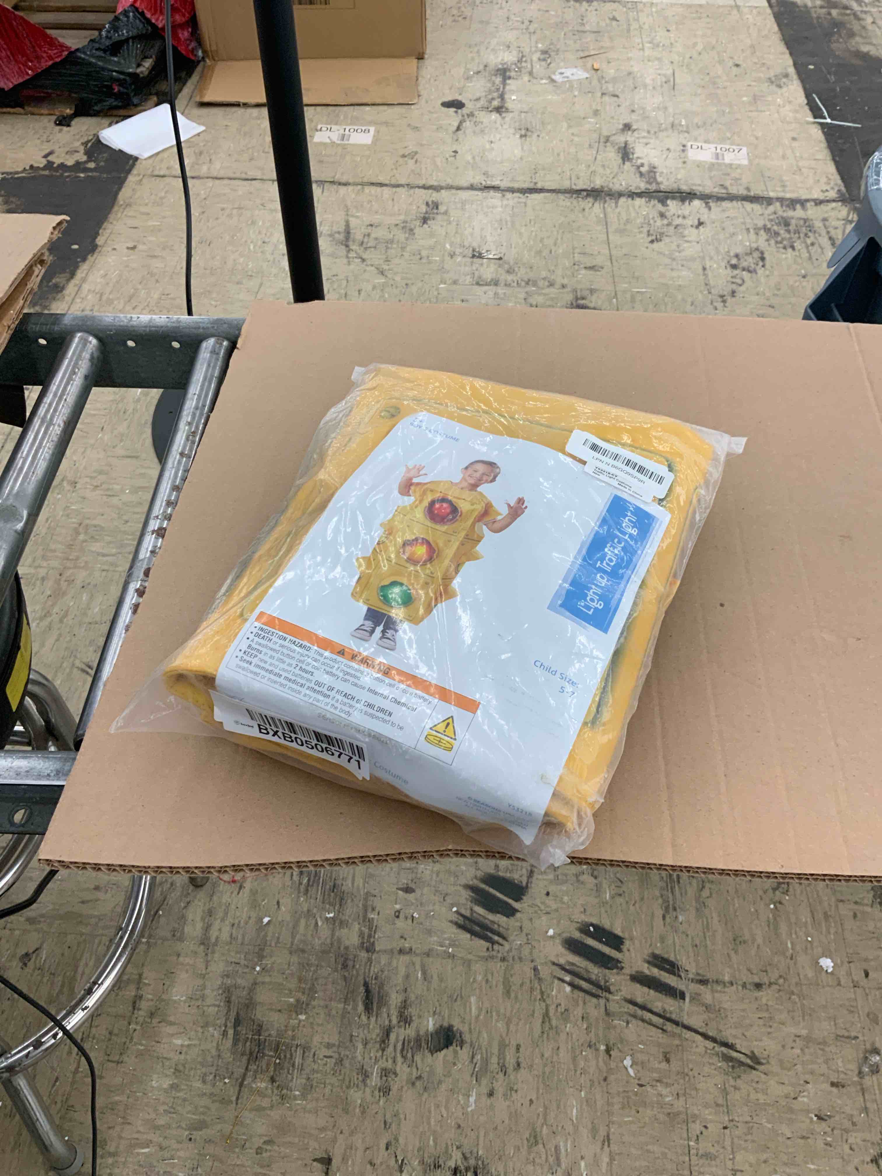 https://s3.amazonaws.com/lotting-images-prod/BoxBids/BXB0506771_1779887051271.jpeg