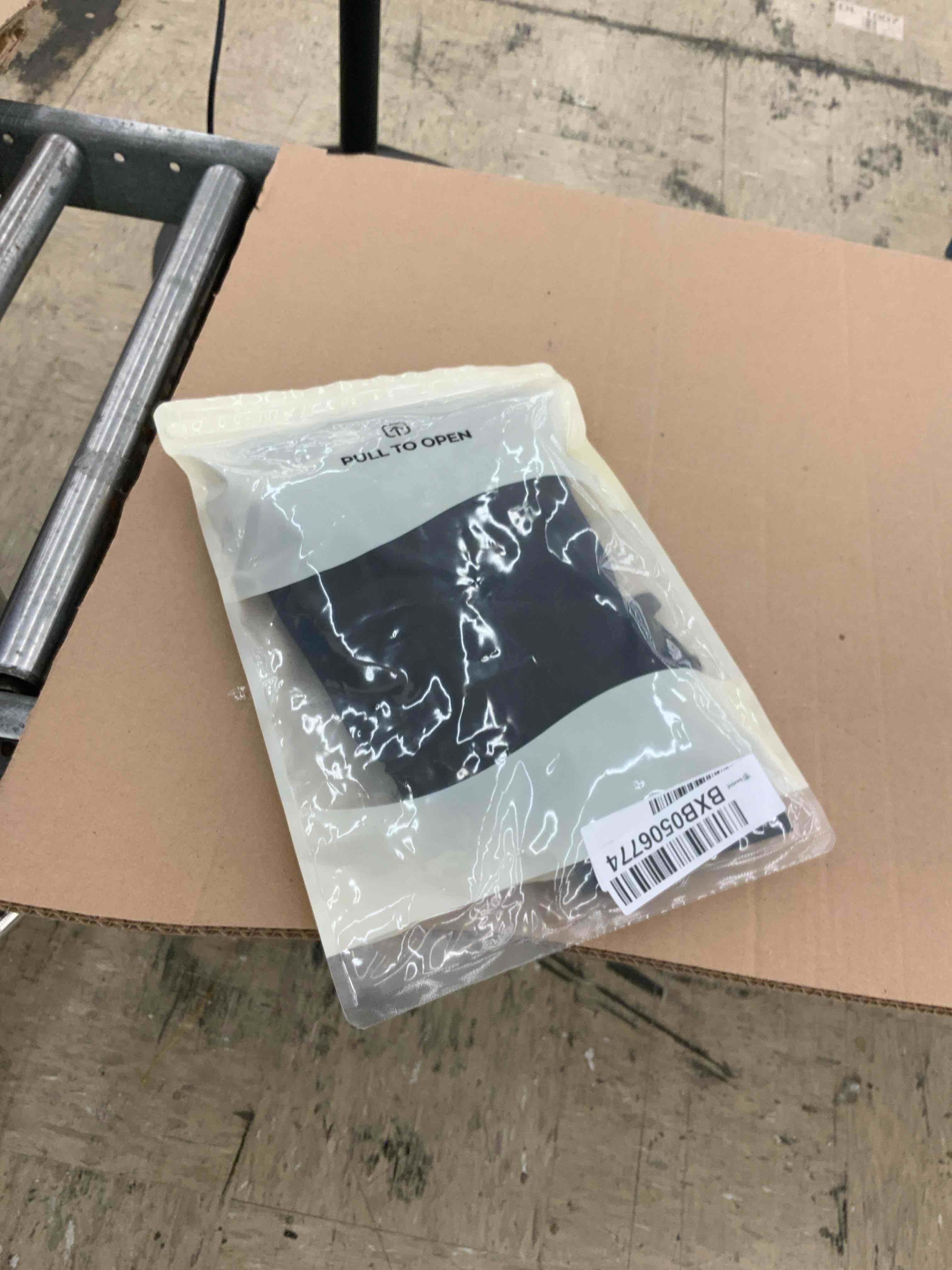 https://s3.amazonaws.com/lotting-images-prod/BoxBids/BXB0506774_1779886720204.jpeg