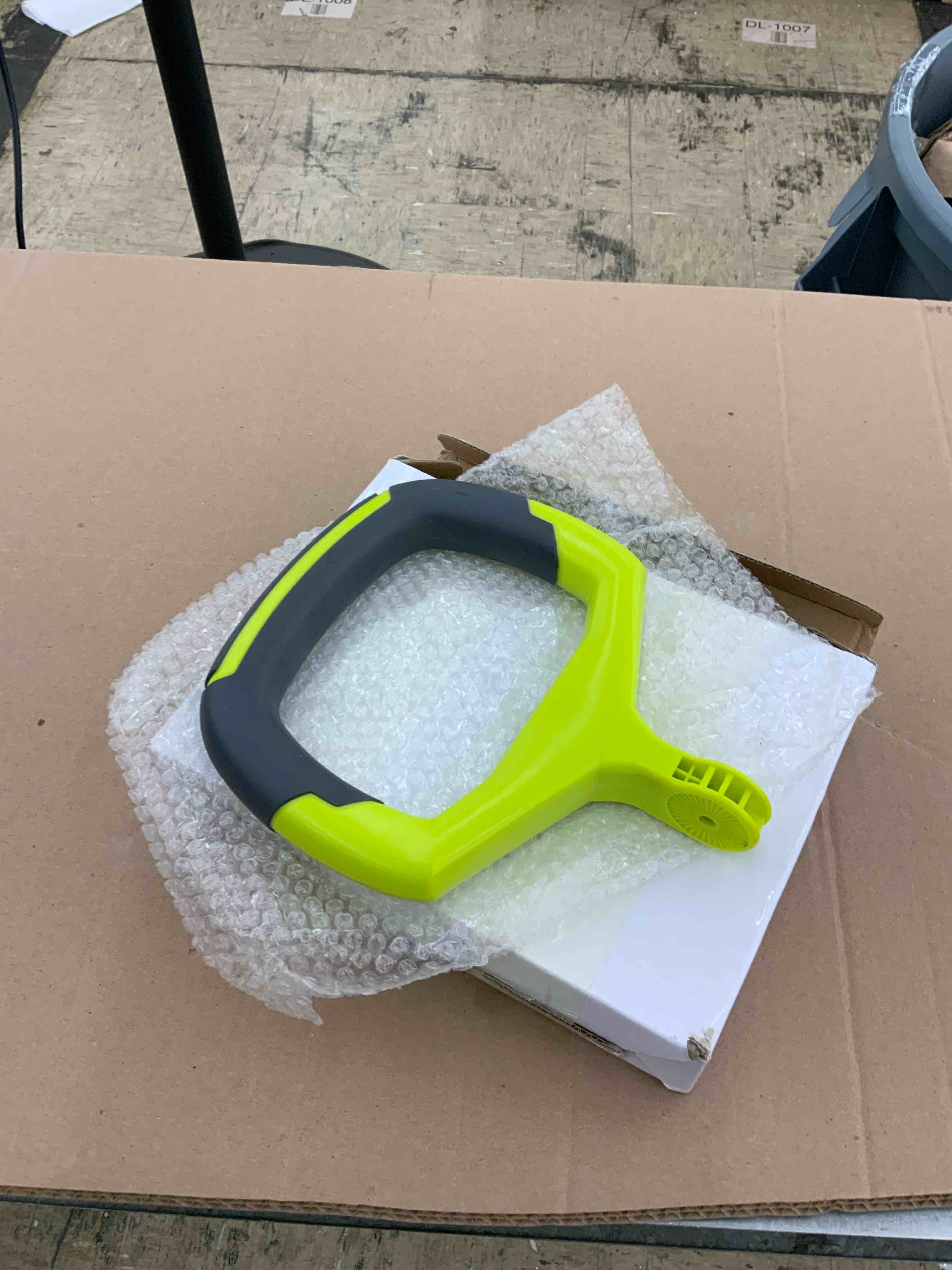 https://s3.amazonaws.com/lotting-images-prod/BoxBids/BXB0506776_1779893050227.jpeg