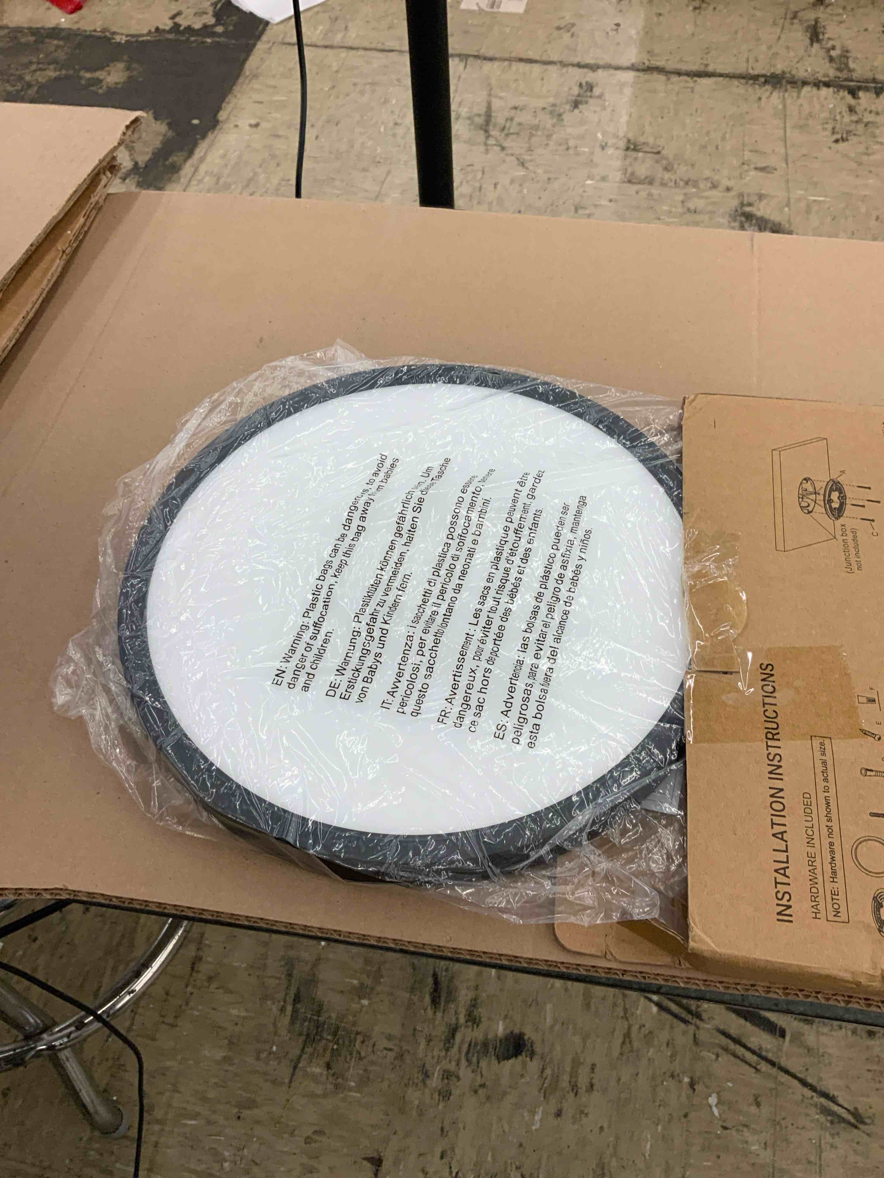 https://s3.amazonaws.com/lotting-images-prod/BoxBids/BXB0506777_1779892918798.jpeg