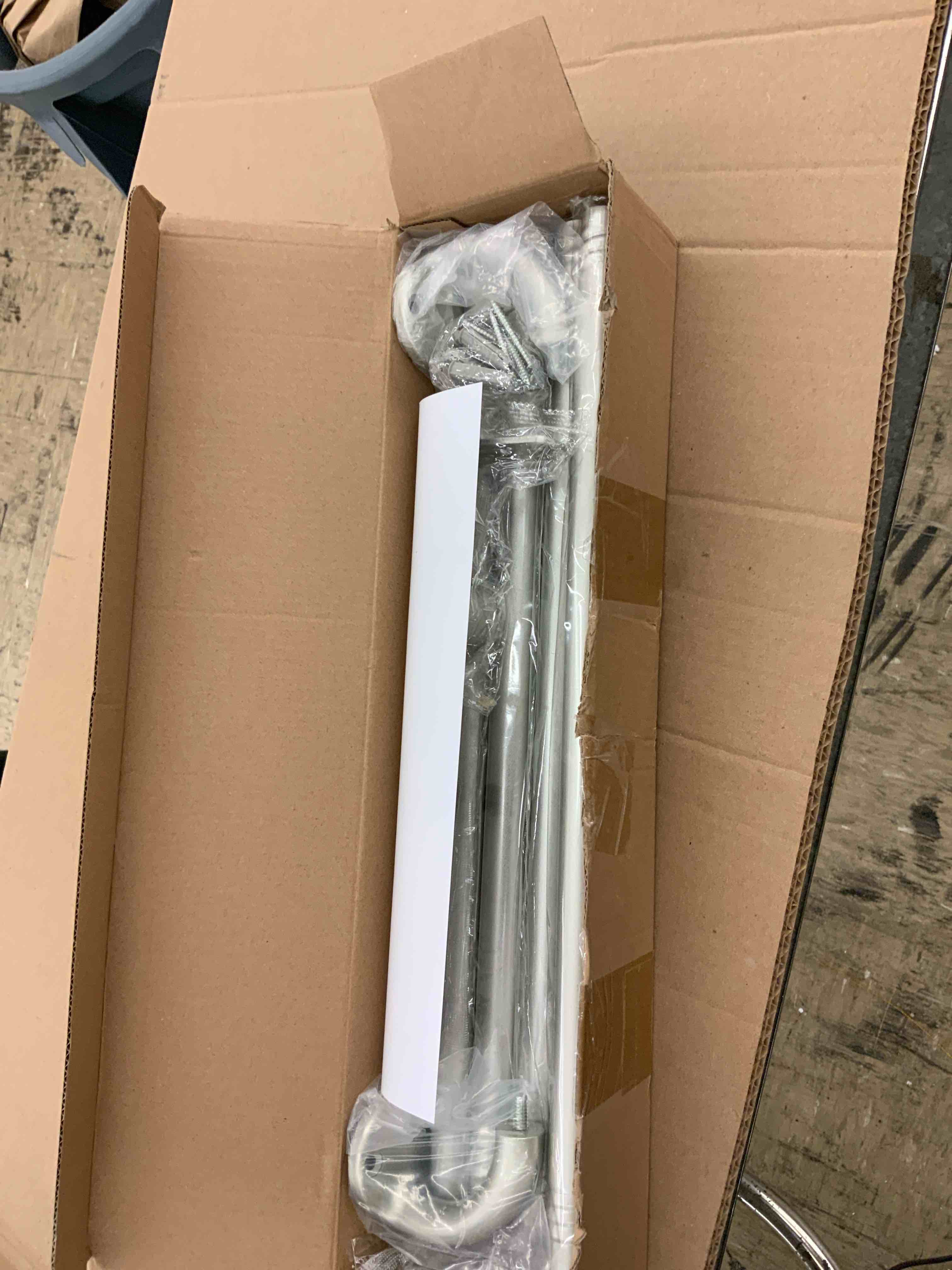https://s3.amazonaws.com/lotting-images-prod/BoxBids/BXB0506778_1779892752579.jpeg