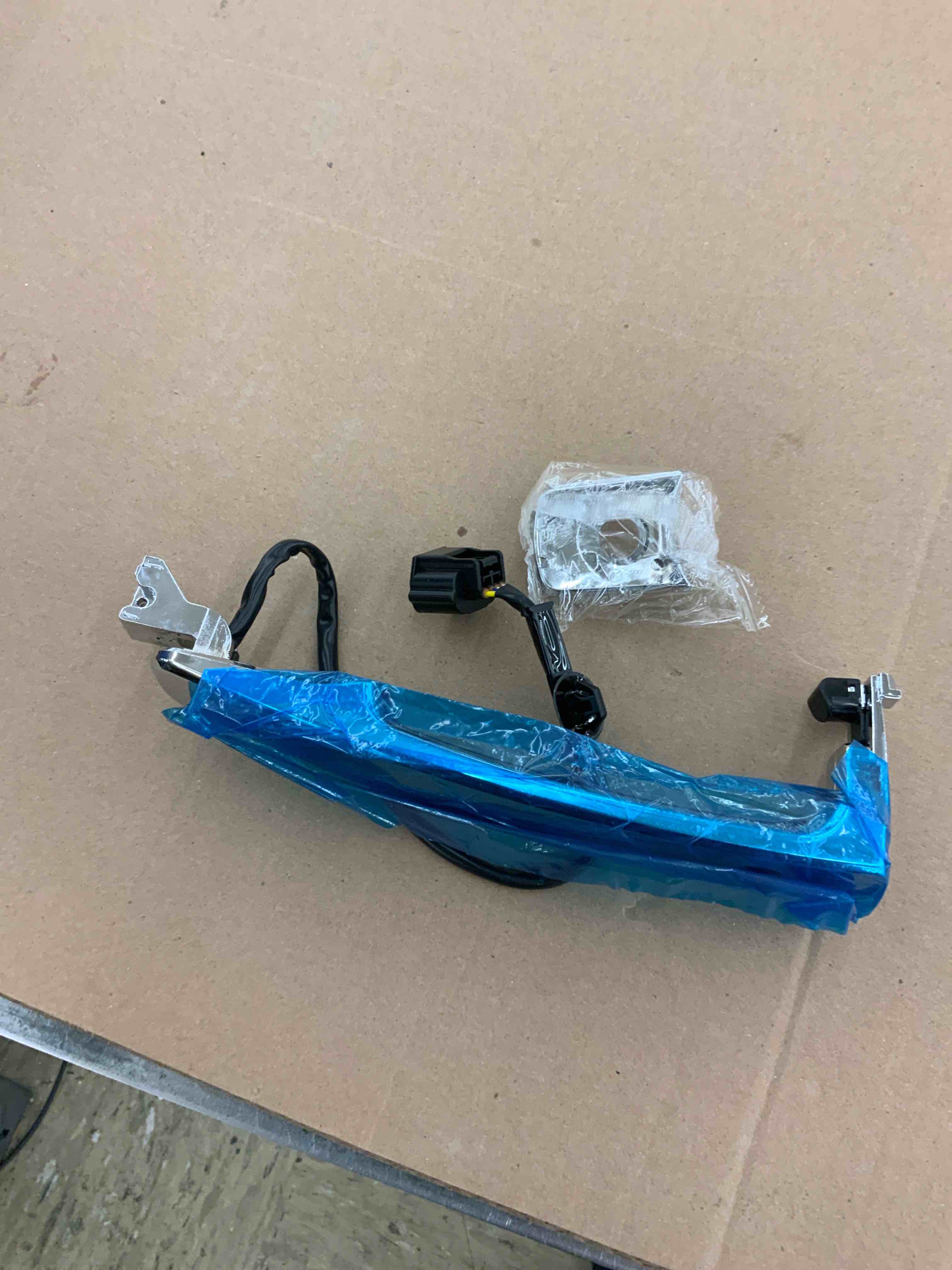 https://s3.amazonaws.com/lotting-images-prod/BoxBids/BXB0506781_1779893651623.jpeg