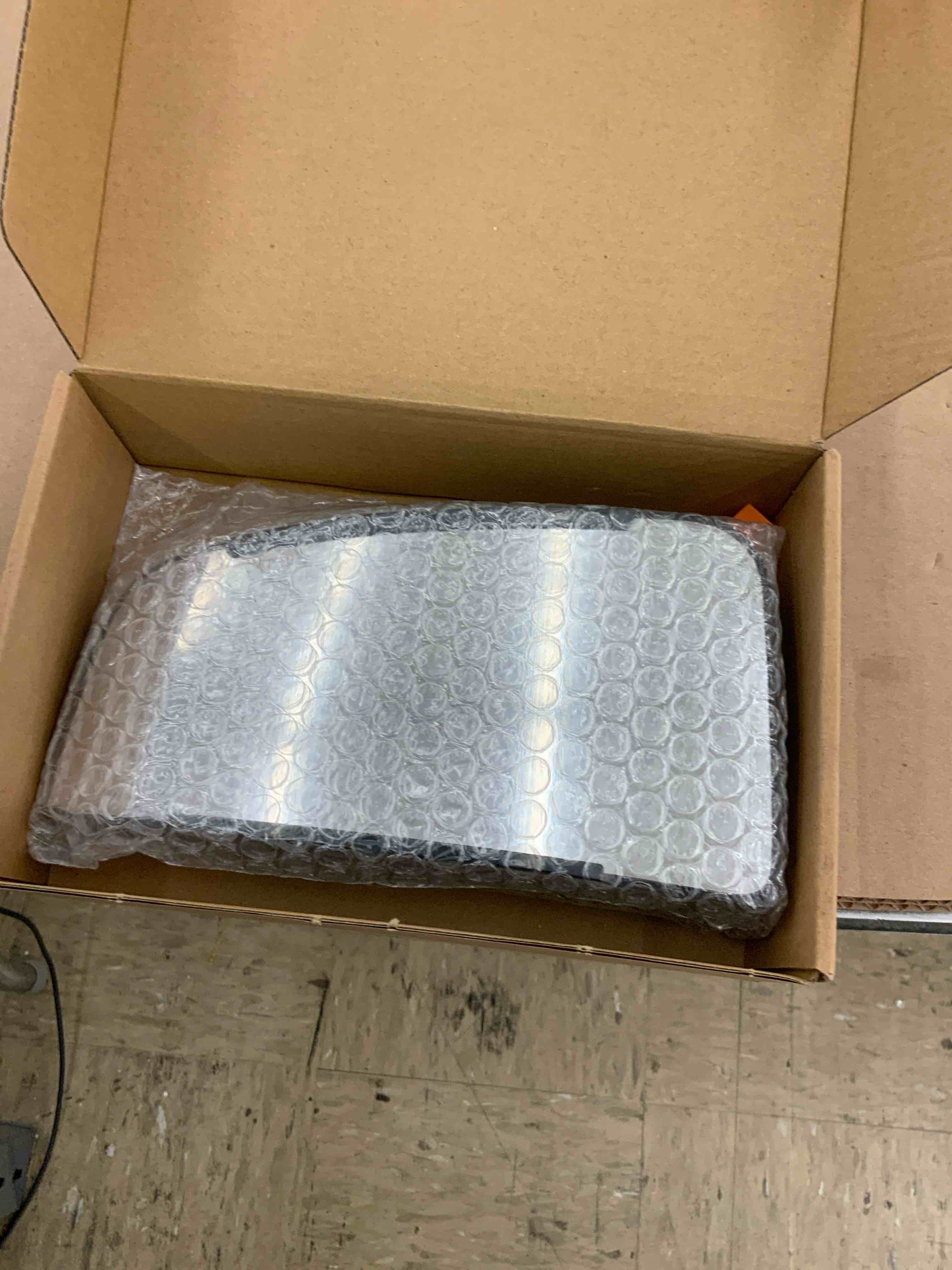 https://s3.amazonaws.com/lotting-images-prod/BoxBids/BXB0506782_1779893570043.jpeg