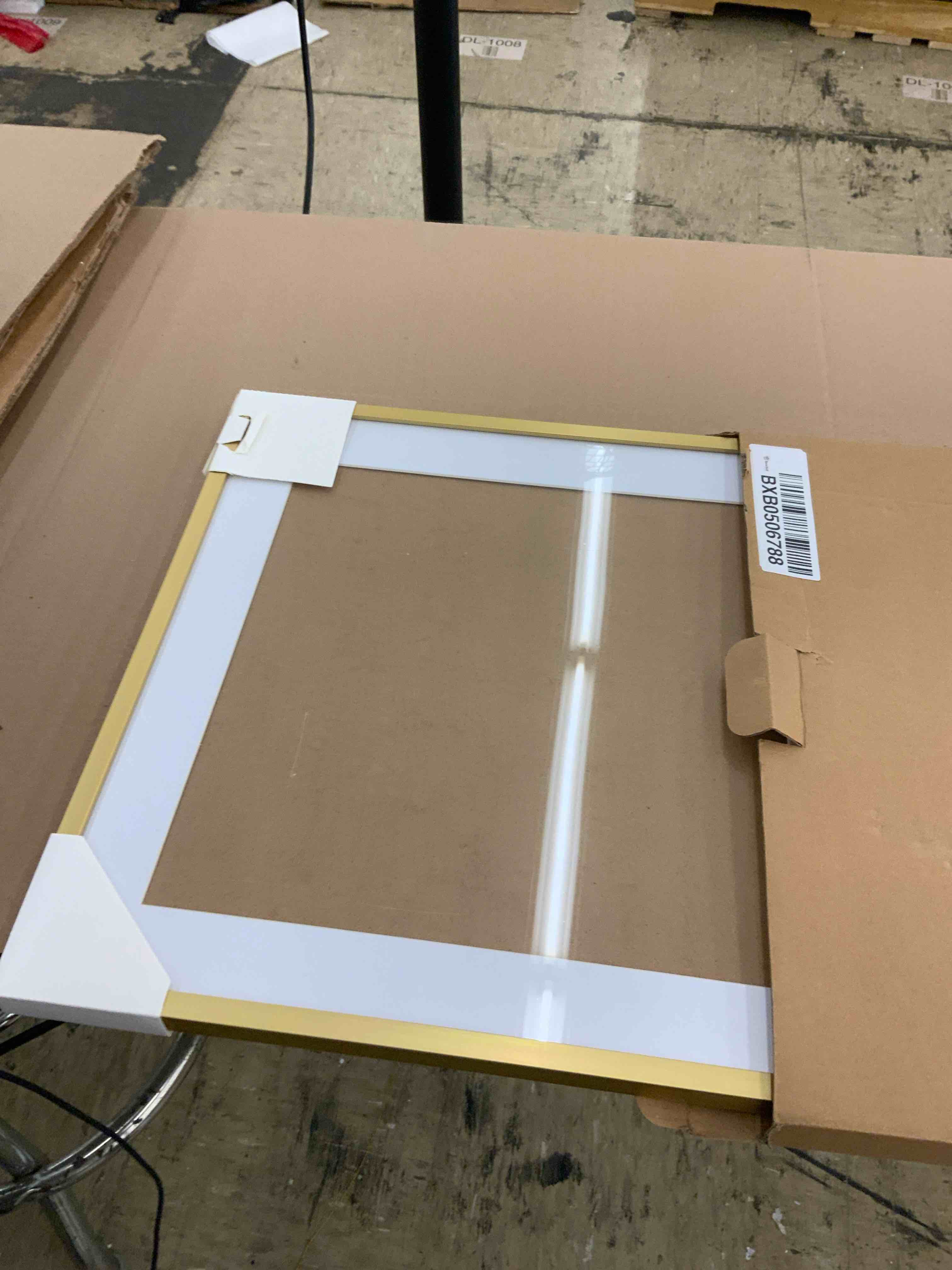 https://s3.amazonaws.com/lotting-images-prod/BoxBids/BXB0506788_1779895622296.jpeg