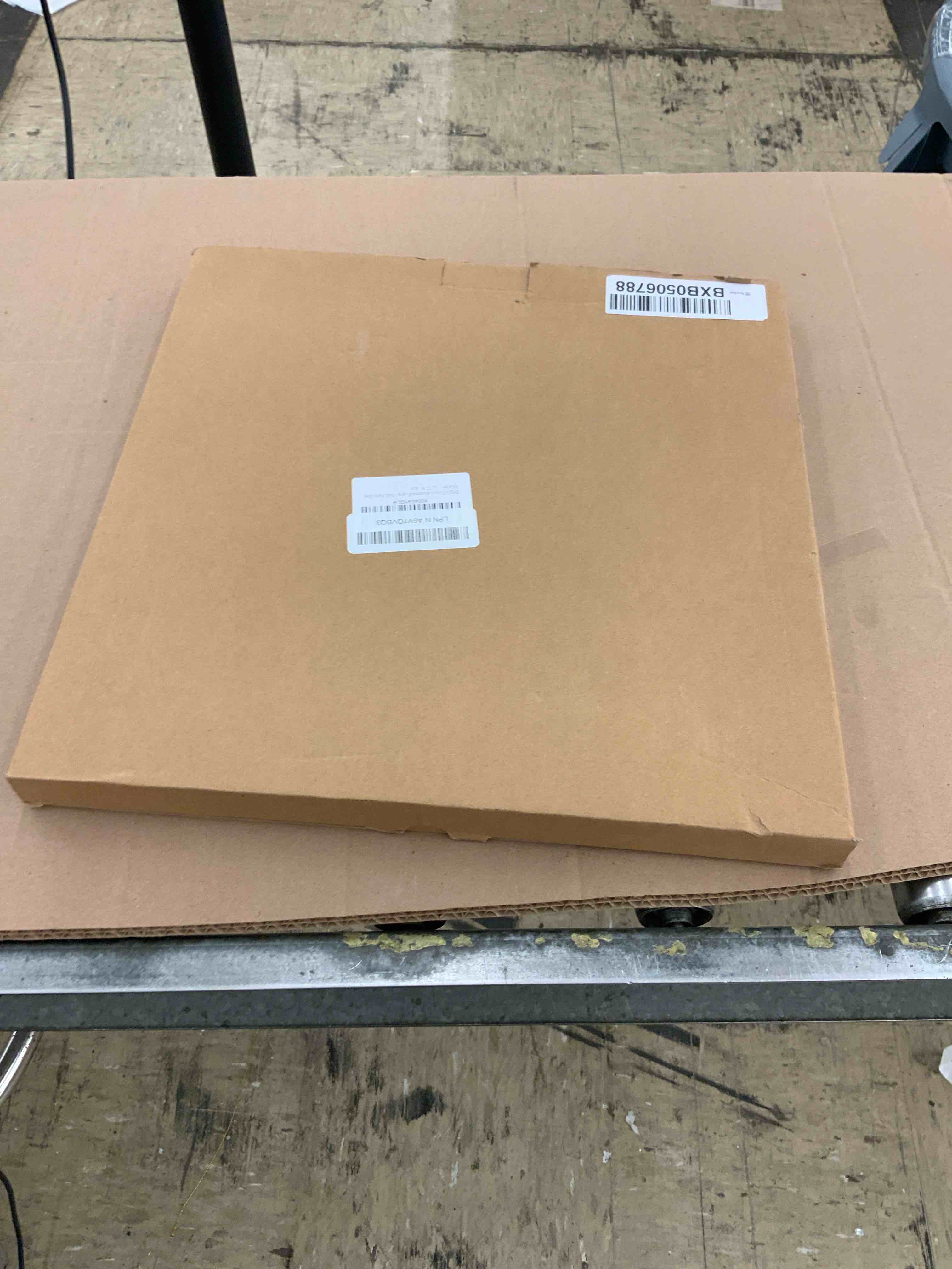 https://s3.amazonaws.com/lotting-images-prod/BoxBids/BXB0506788_1779895684990.jpeg