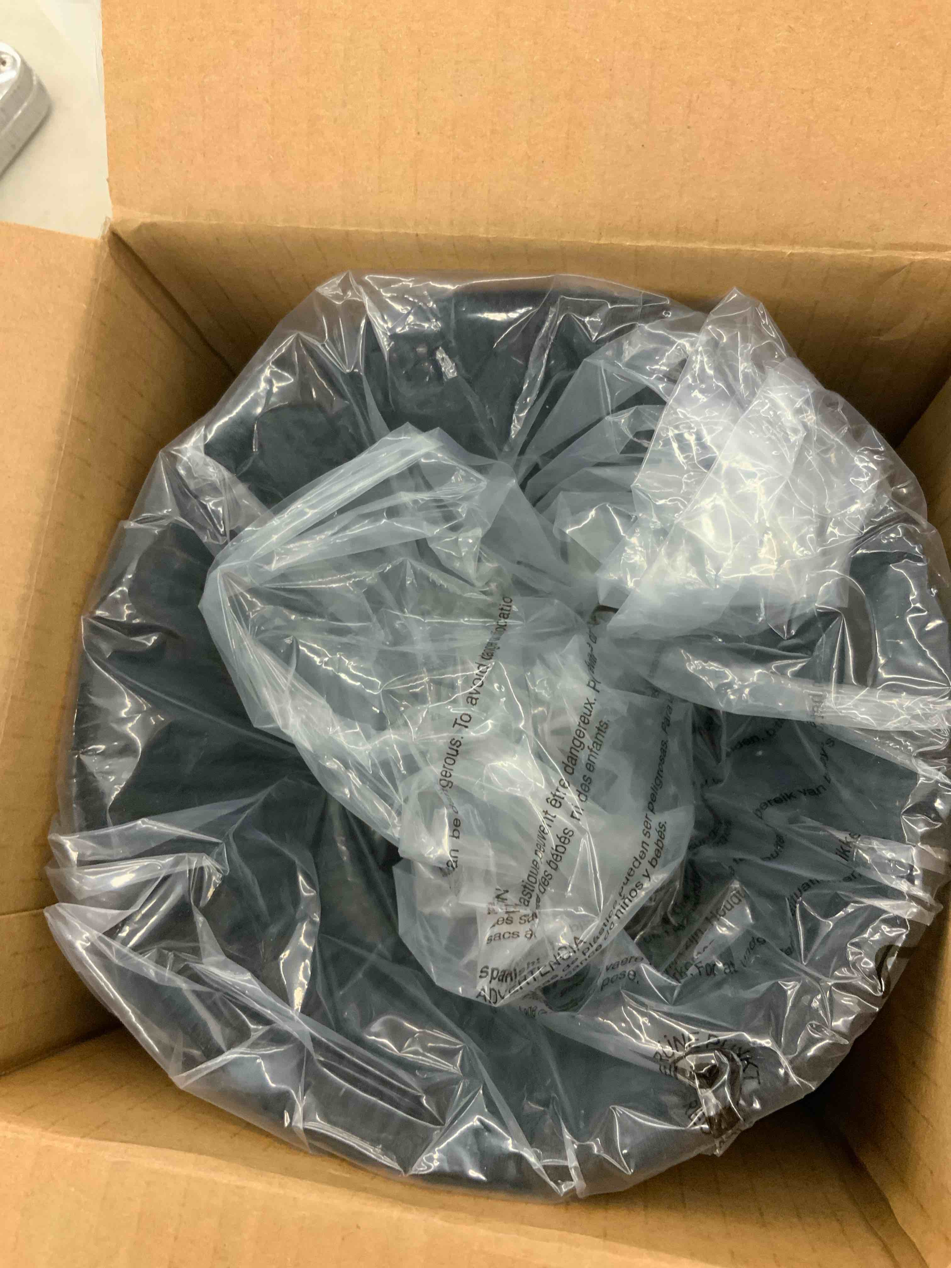 https://s3.amazonaws.com/lotting-images-prod/BoxBids/BXB0506792_1779896331268.jpeg