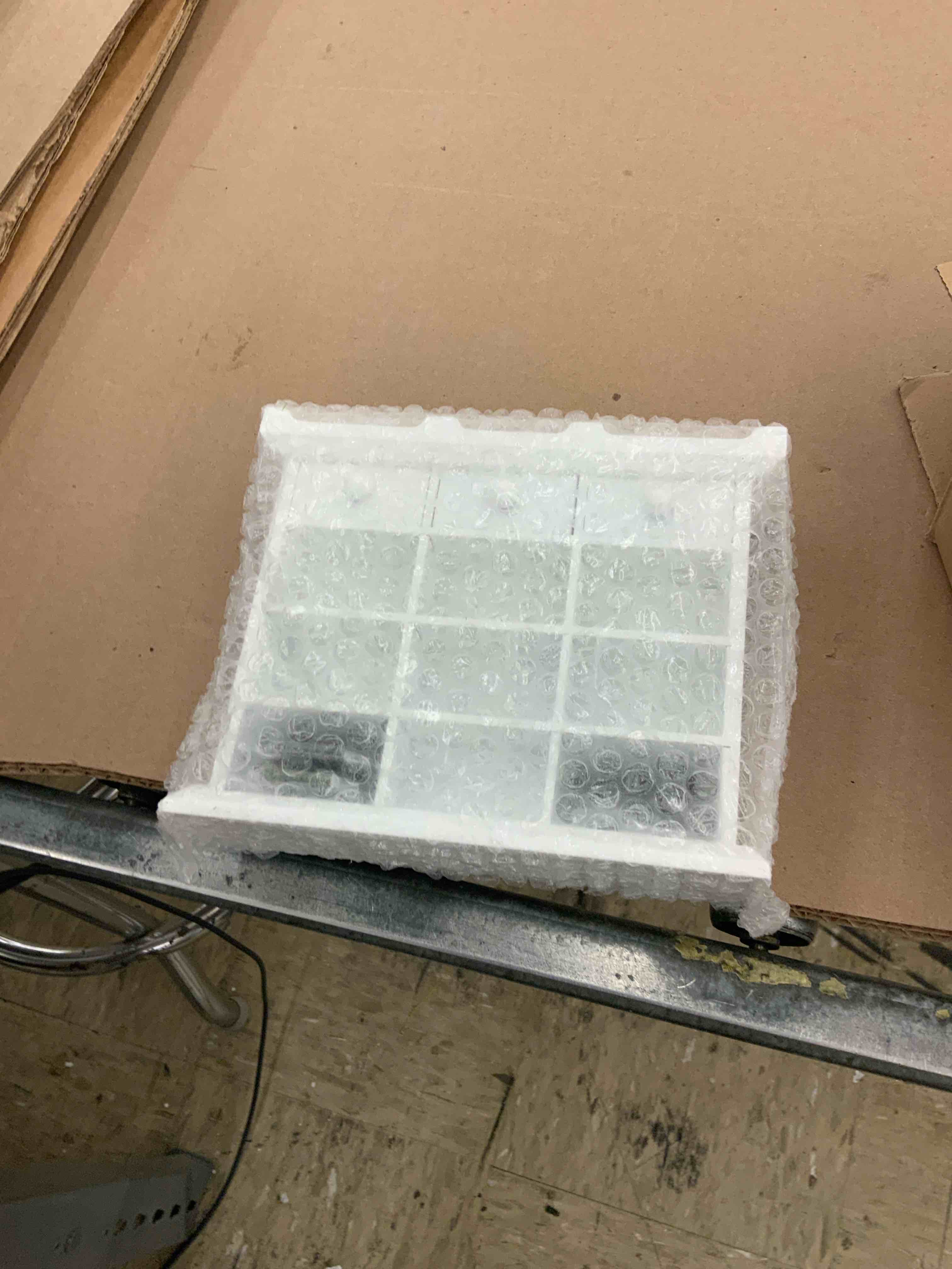 https://s3.amazonaws.com/lotting-images-prod/BoxBids/BXB0506822_1779902187647.jpeg