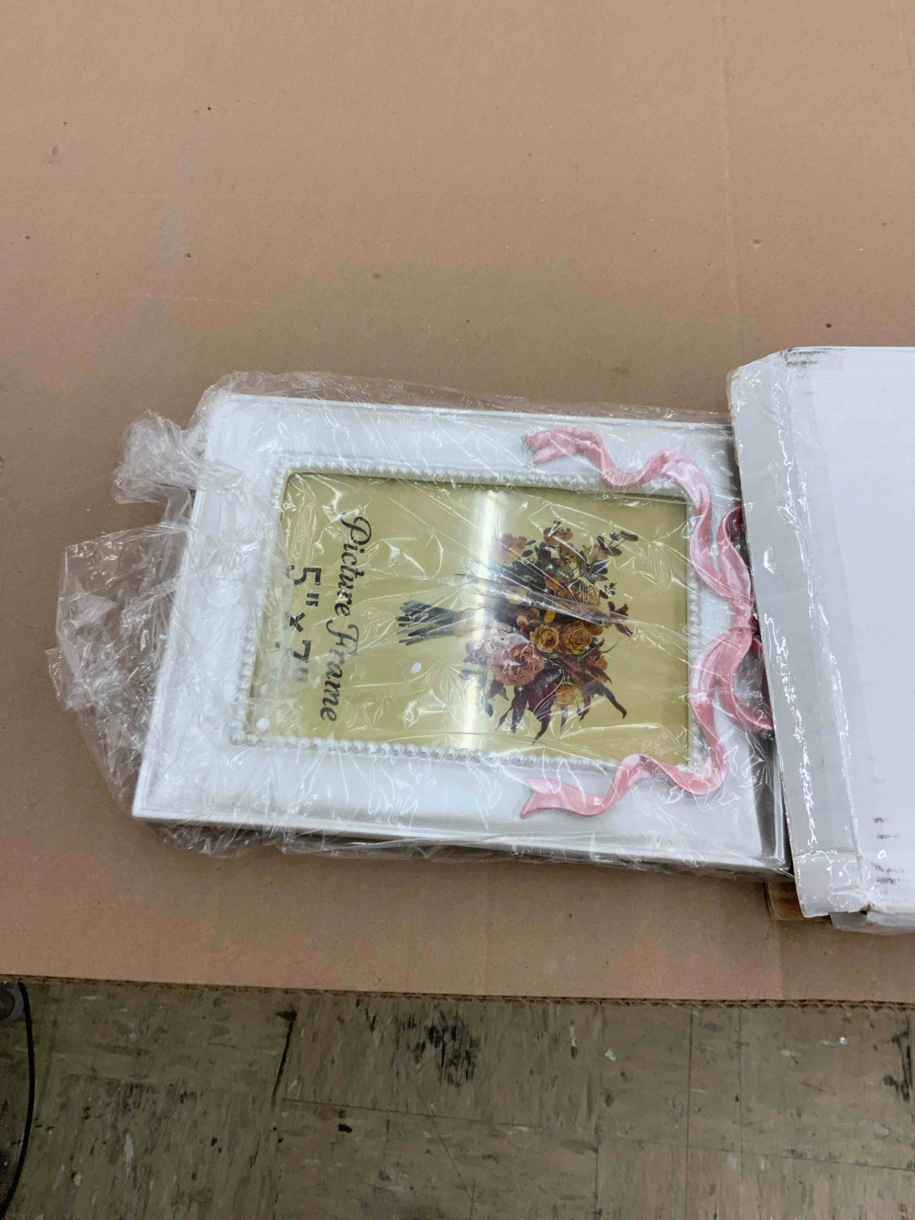 https://s3.amazonaws.com/lotting-images-prod/BoxBids/BXB0506844_1779891793216.jpeg