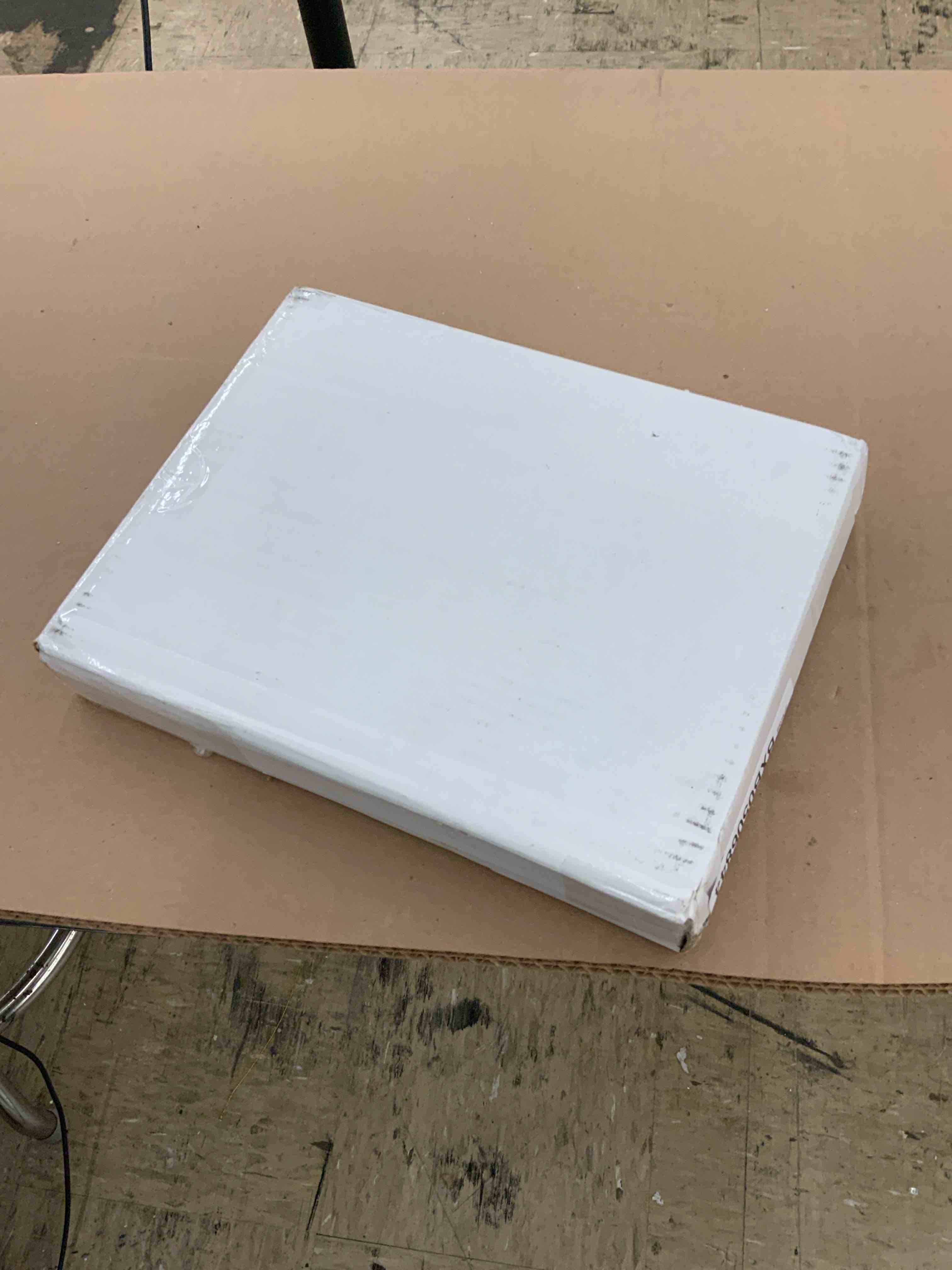 https://s3.amazonaws.com/lotting-images-prod/BoxBids/BXB0506844_1779891825971.jpeg