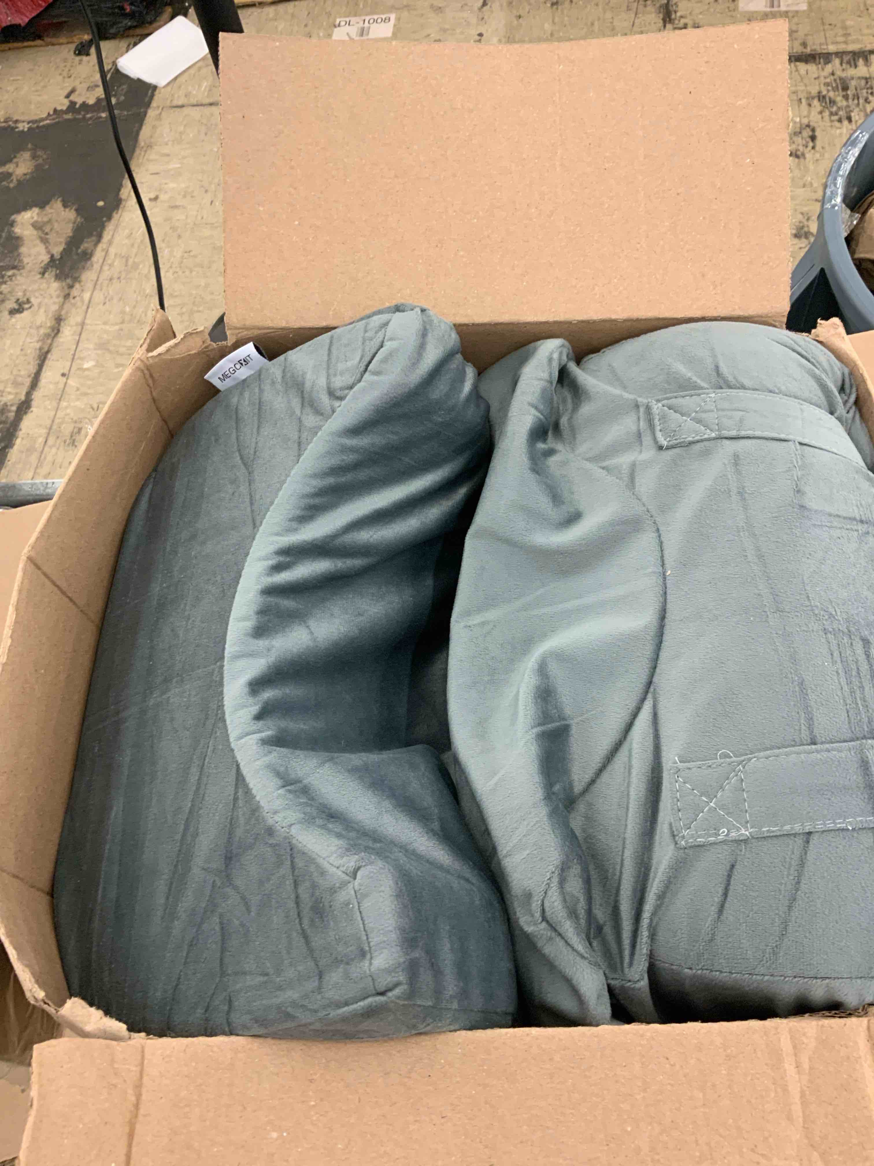 https://s3.amazonaws.com/lotting-images-prod/BoxBids/BXB0506852_1779890371963.jpeg