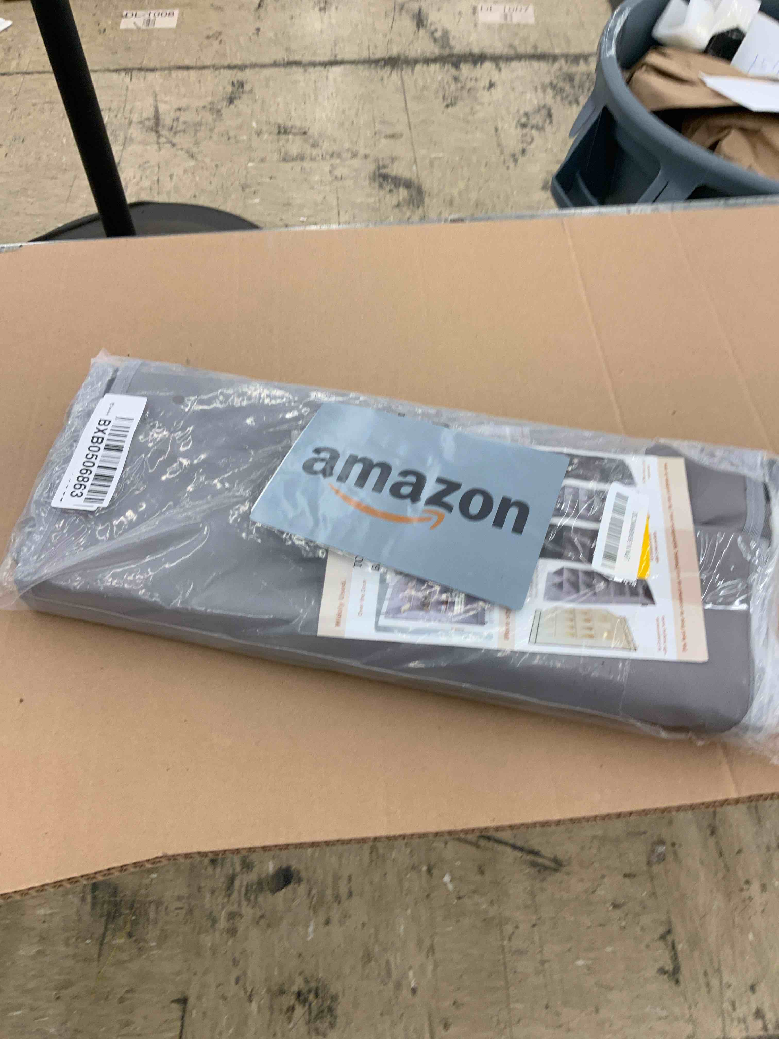 https://s3.amazonaws.com/lotting-images-prod/BoxBids/BXB0506863_1779887588622.jpeg