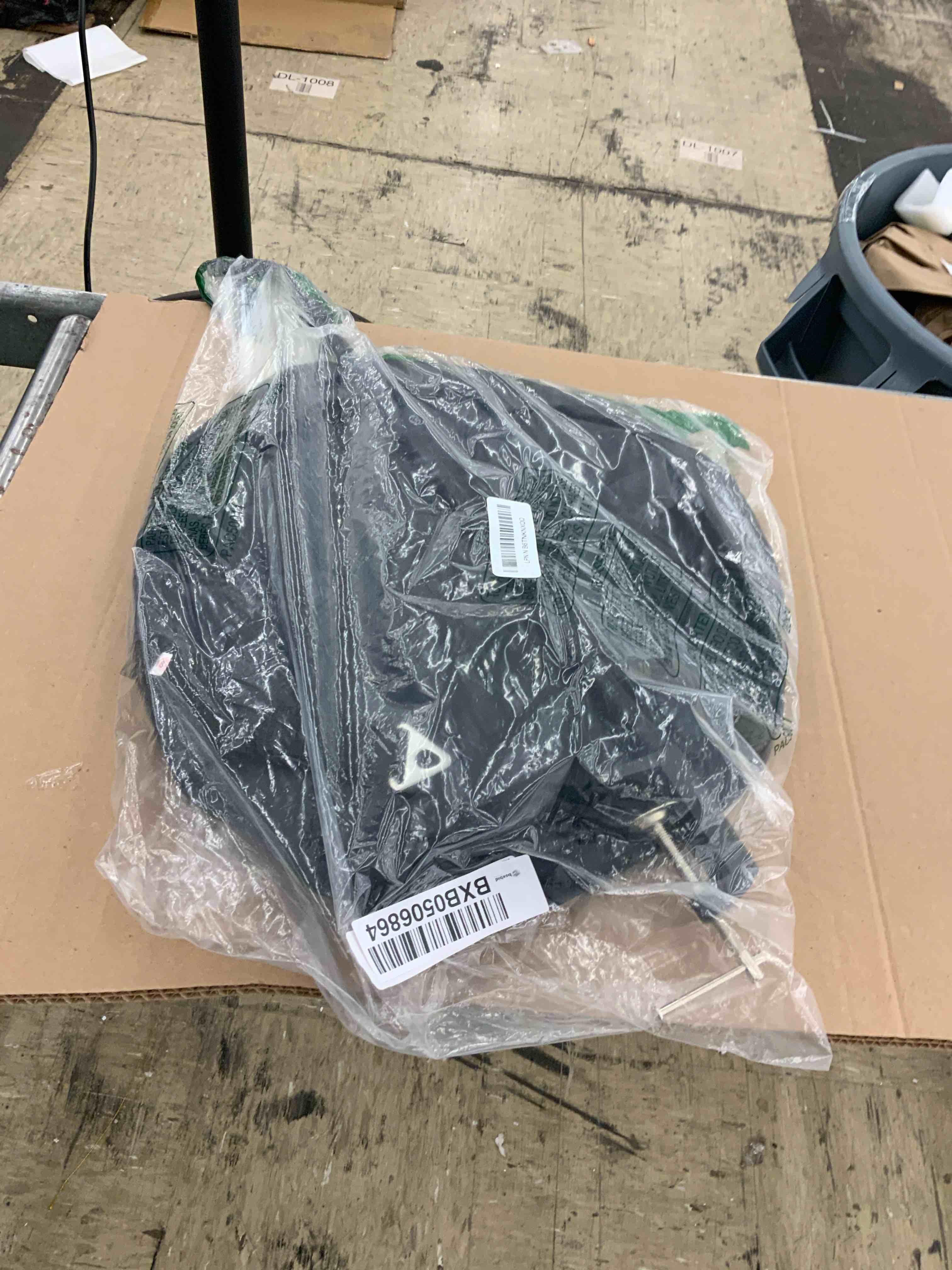 https://s3.amazonaws.com/lotting-images-prod/BoxBids/BXB0506864_1779887530912.jpeg