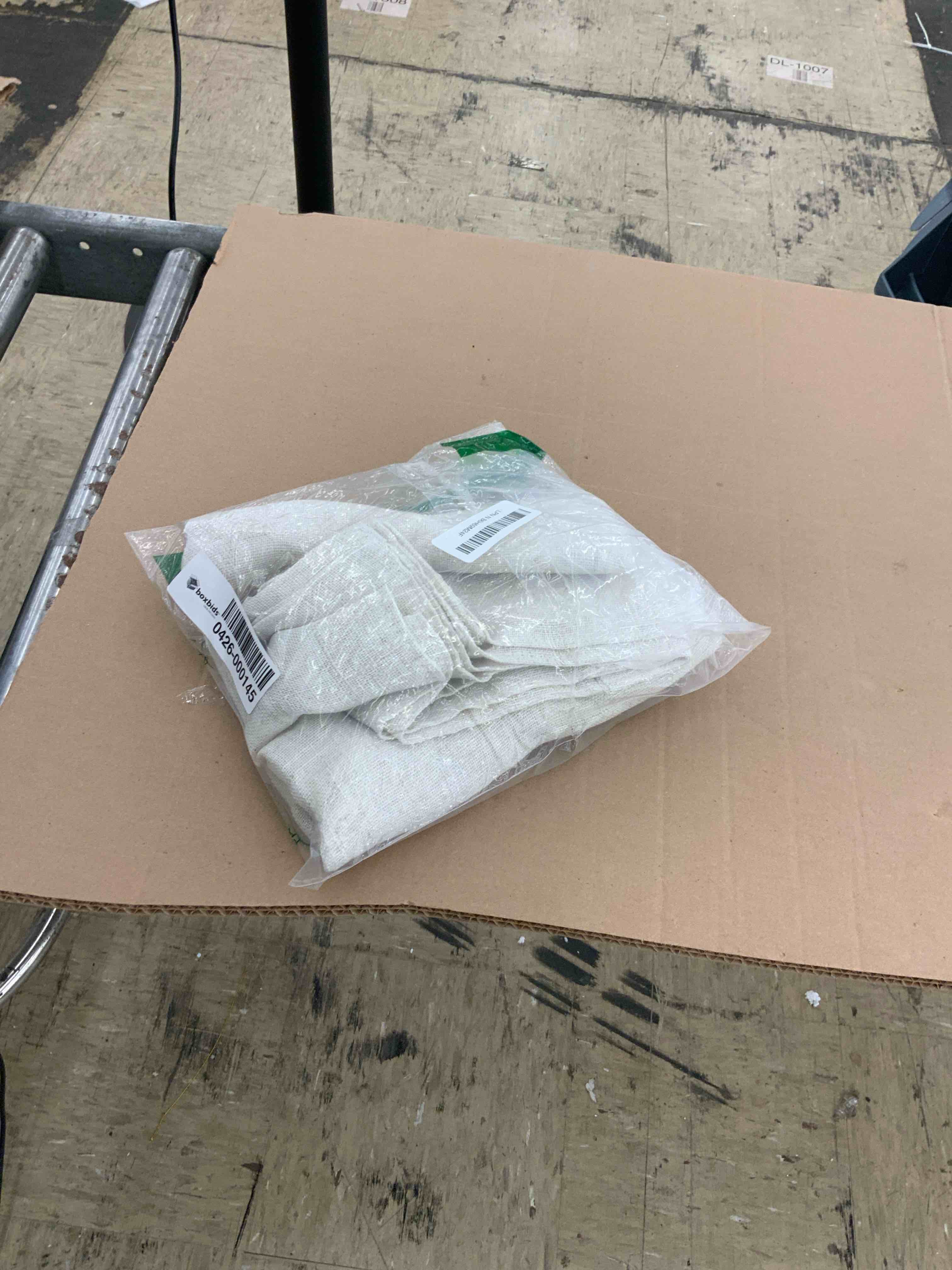 https://s3.amazonaws.com/lotting-images-prod/BoxBids/BXB0506867_1779887321379.jpeg