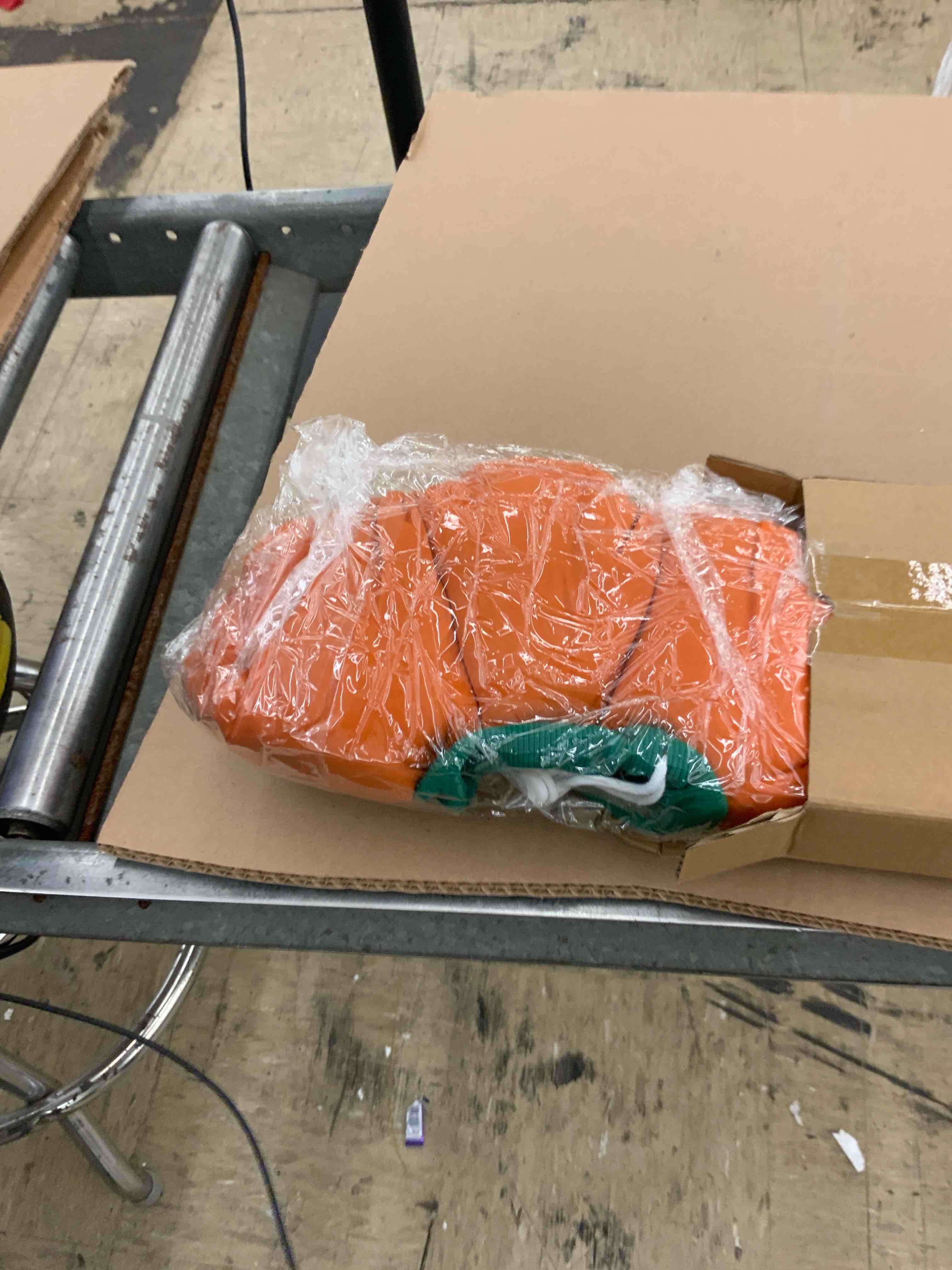https://s3.amazonaws.com/lotting-images-prod/BoxBids/BXB0506875_1779814469156.jpeg