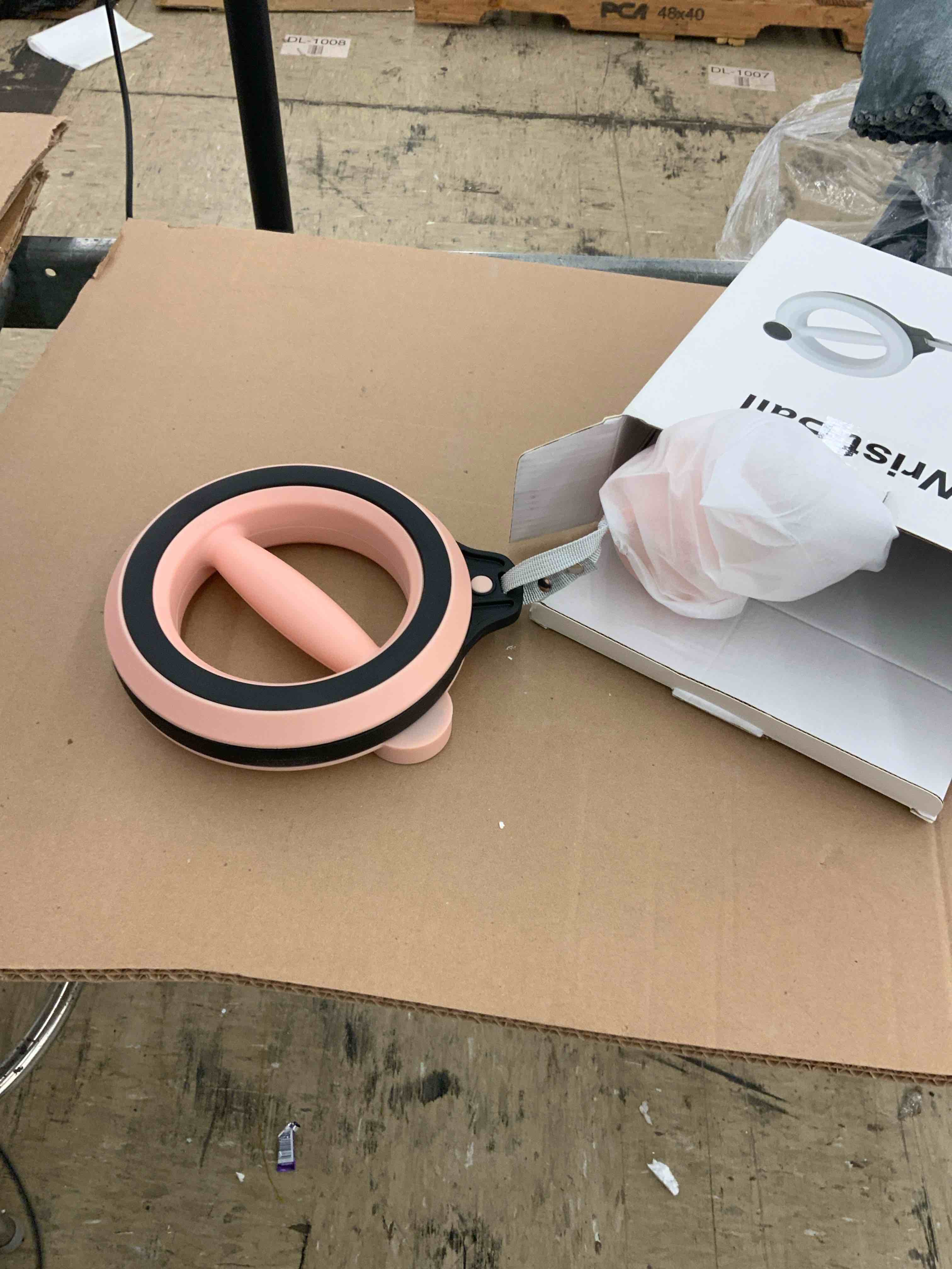 https://s3.amazonaws.com/lotting-images-prod/BoxBids/BXB0506893_1779809567950.jpeg