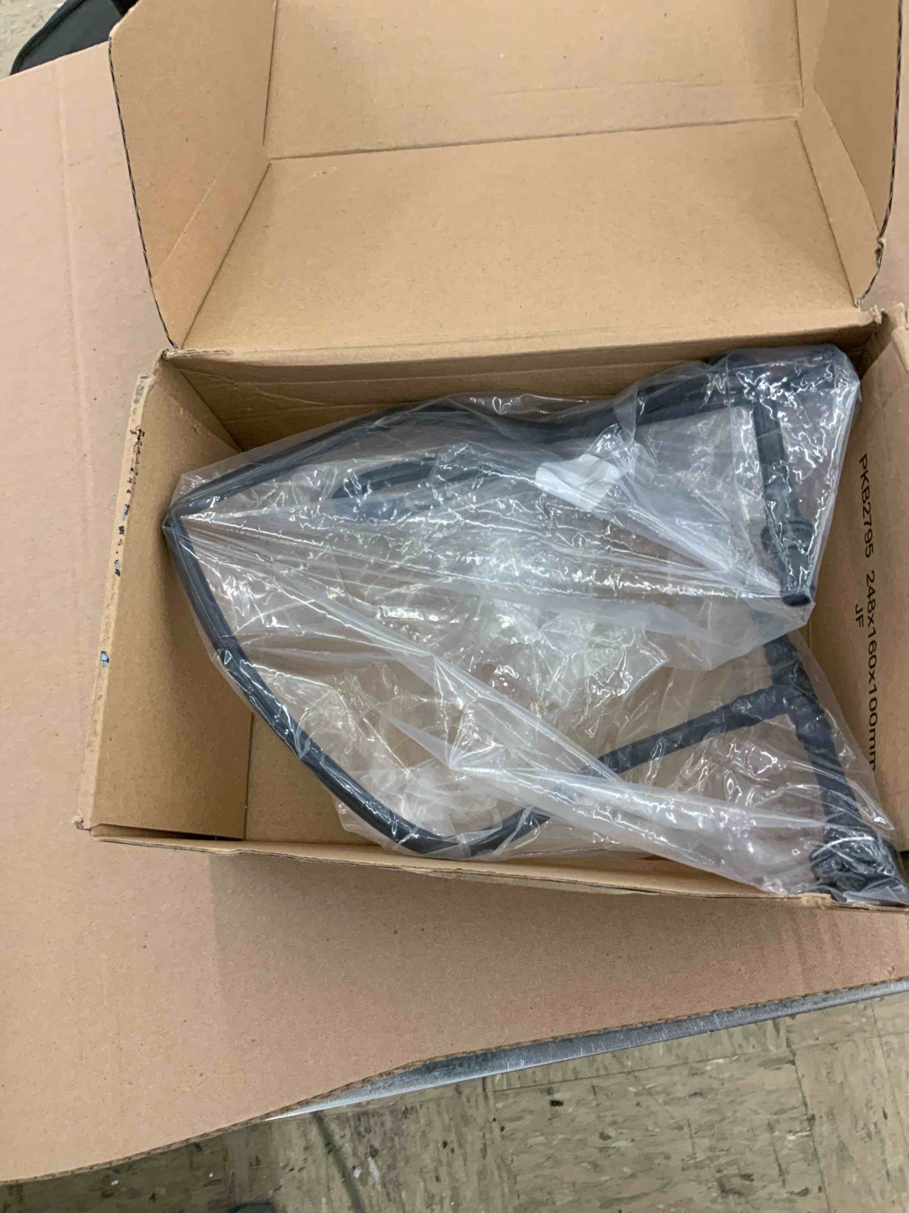 https://s3.amazonaws.com/lotting-images-prod/BoxBids/BXB0506902_1779808095039.jpeg