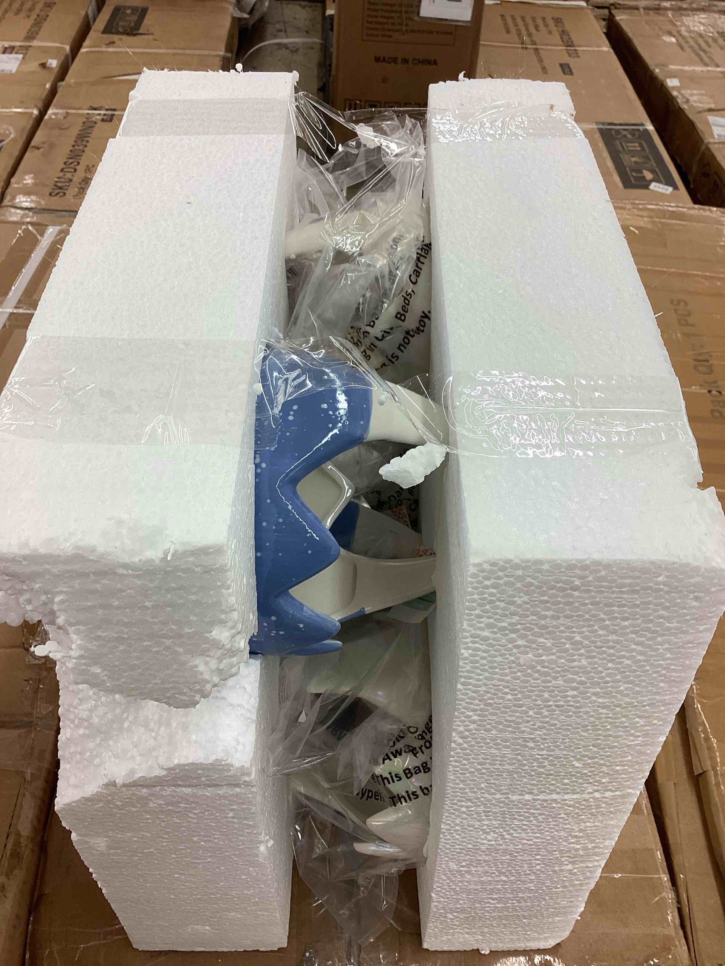 https://s3.amazonaws.com/lotting-images-prod/BoxBids/BXB0506999_1780321905750.jpeg