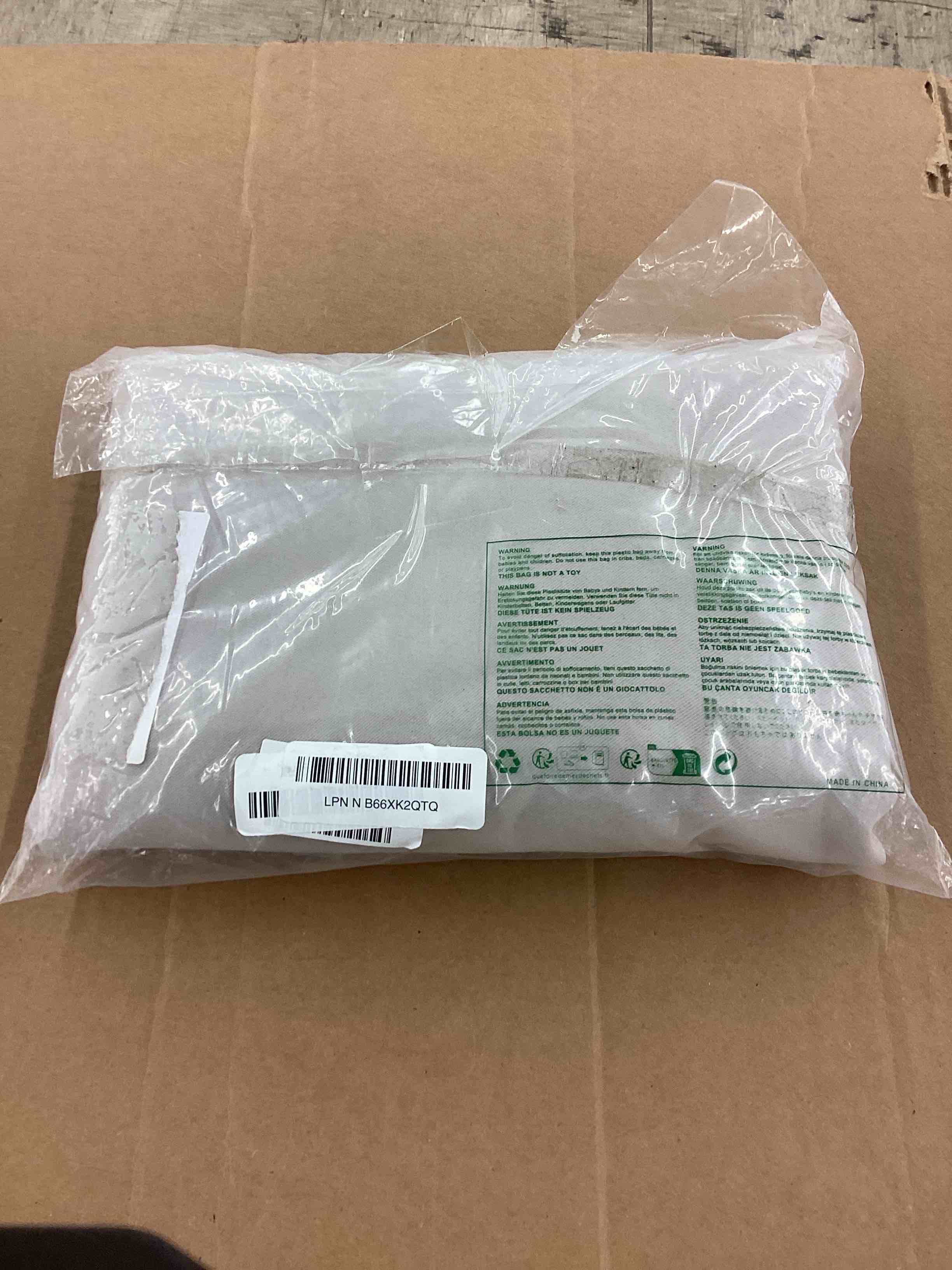 https://s3.amazonaws.com/lotting-images-prod/BoxBids/BXB0507013_1779914114167.jpeg