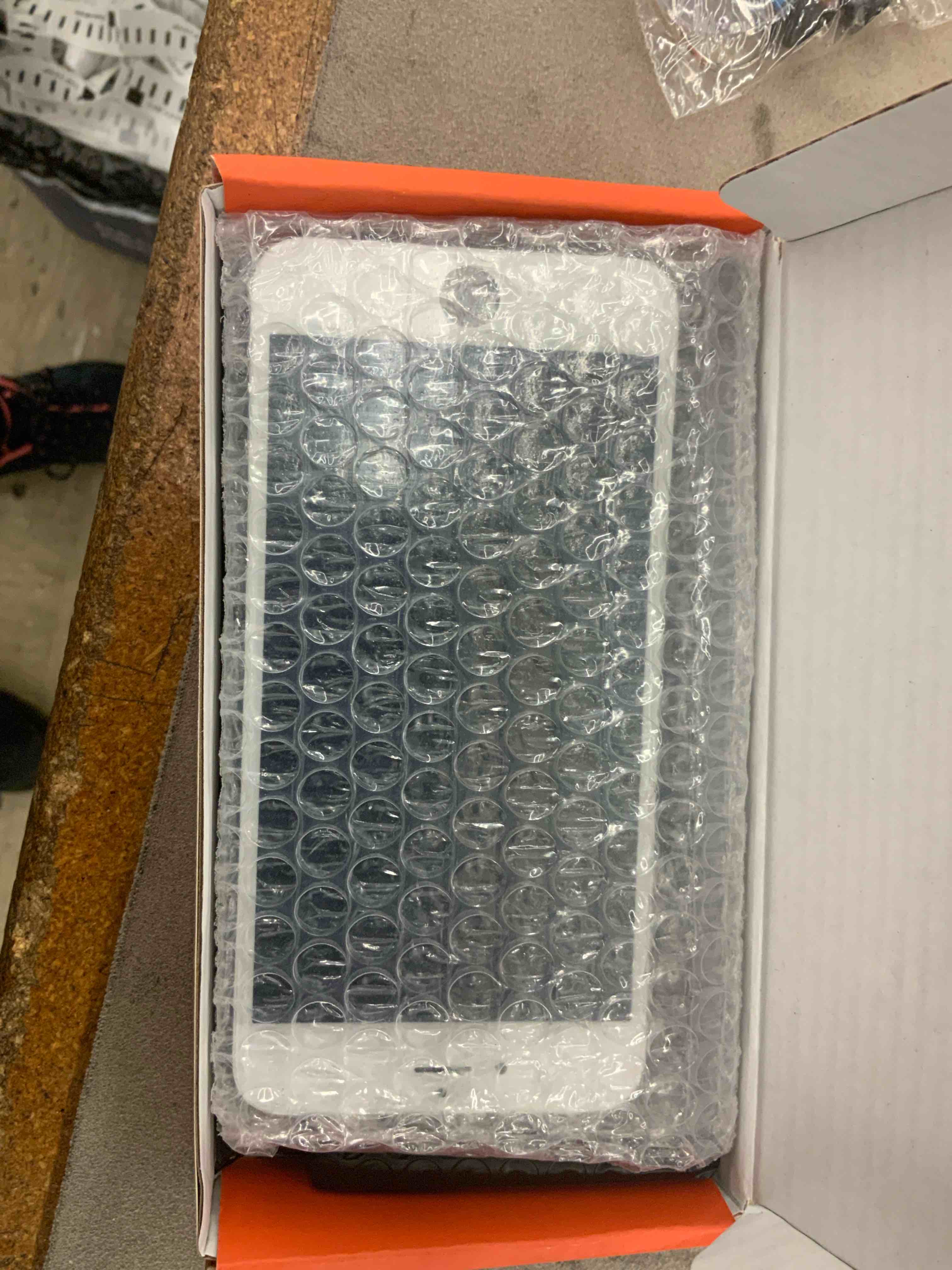 https://s3.amazonaws.com/lotting-images-prod/BoxBids/BXB0507034_1780404888038.jpeg