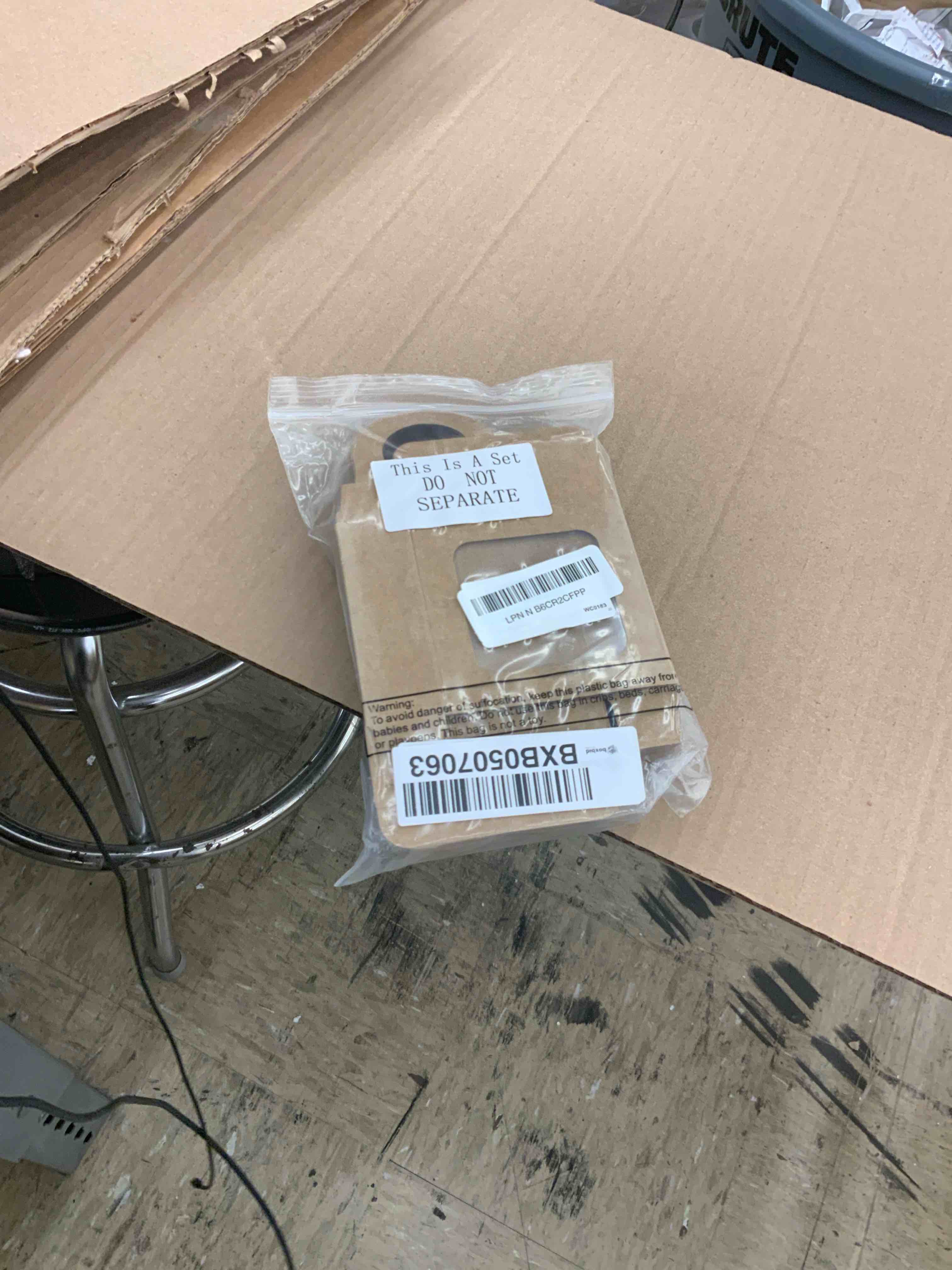 https://s3.amazonaws.com/lotting-images-prod/BoxBids/BXB0507063_1780345661227.jpeg
