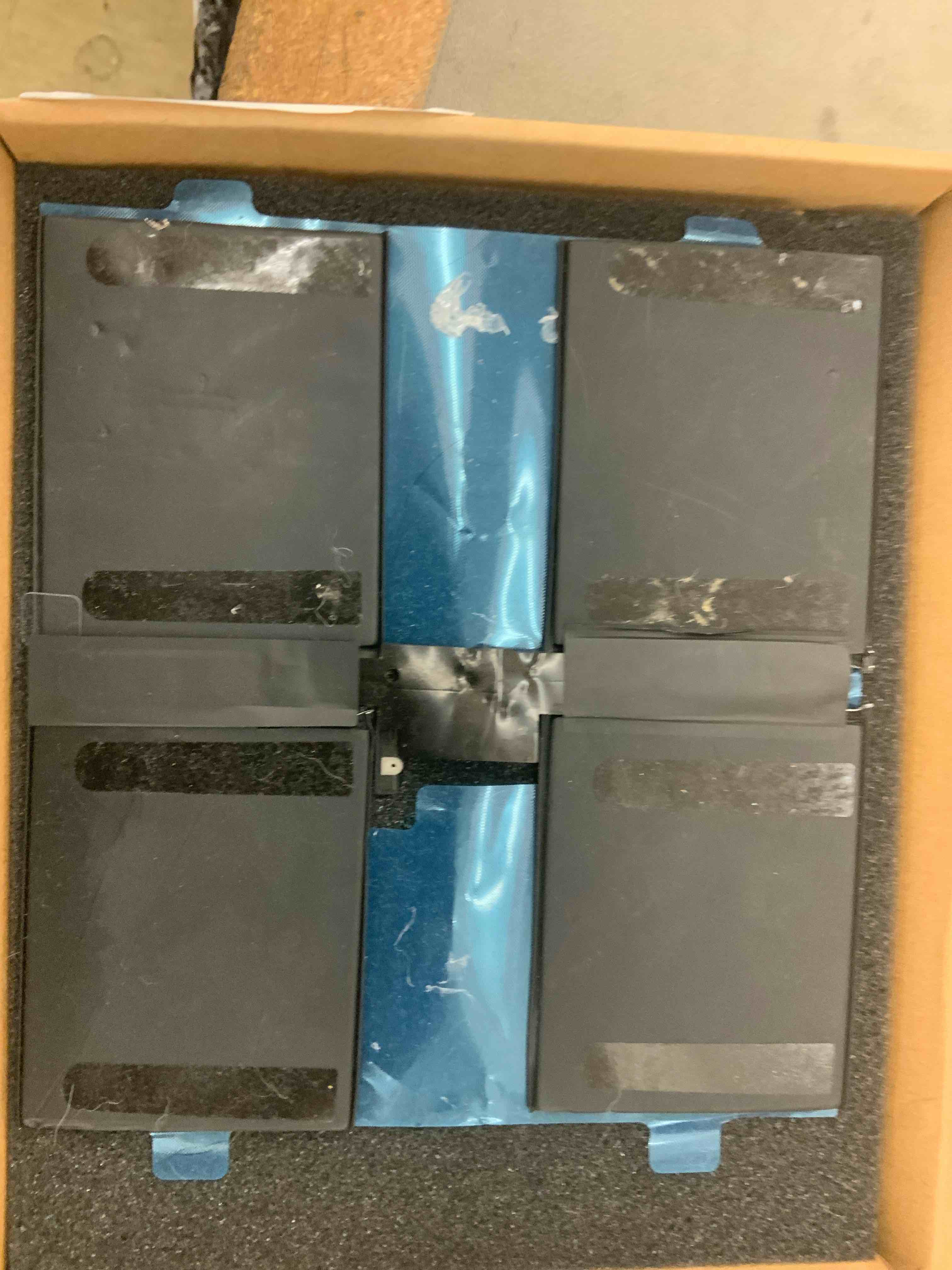 https://s3.amazonaws.com/lotting-images-prod/BoxBids/BXB0507097_1780337444183.jpeg