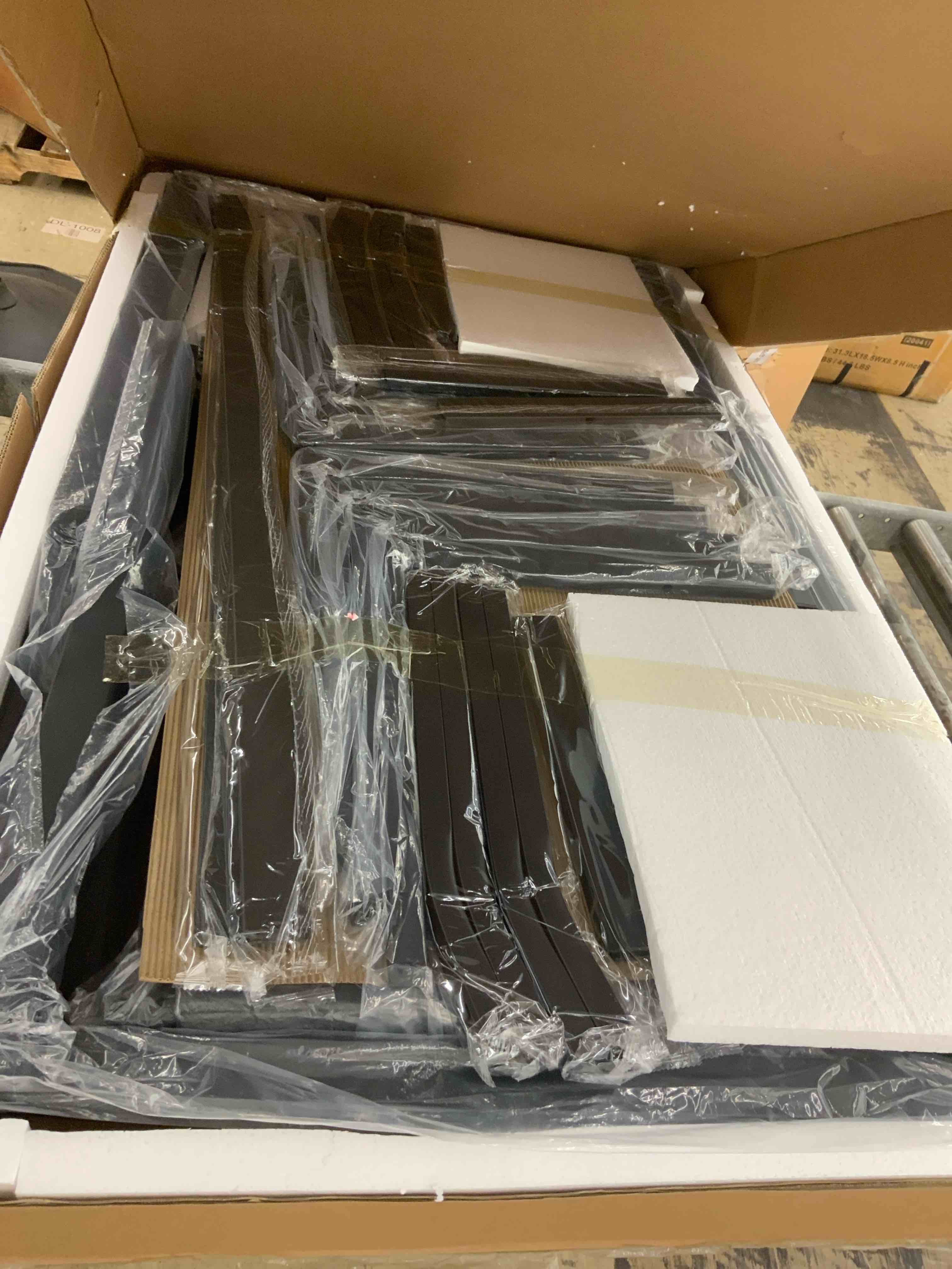 https://s3.amazonaws.com/lotting-images-prod/BoxBids/BXB0507243_1780324443822.jpeg