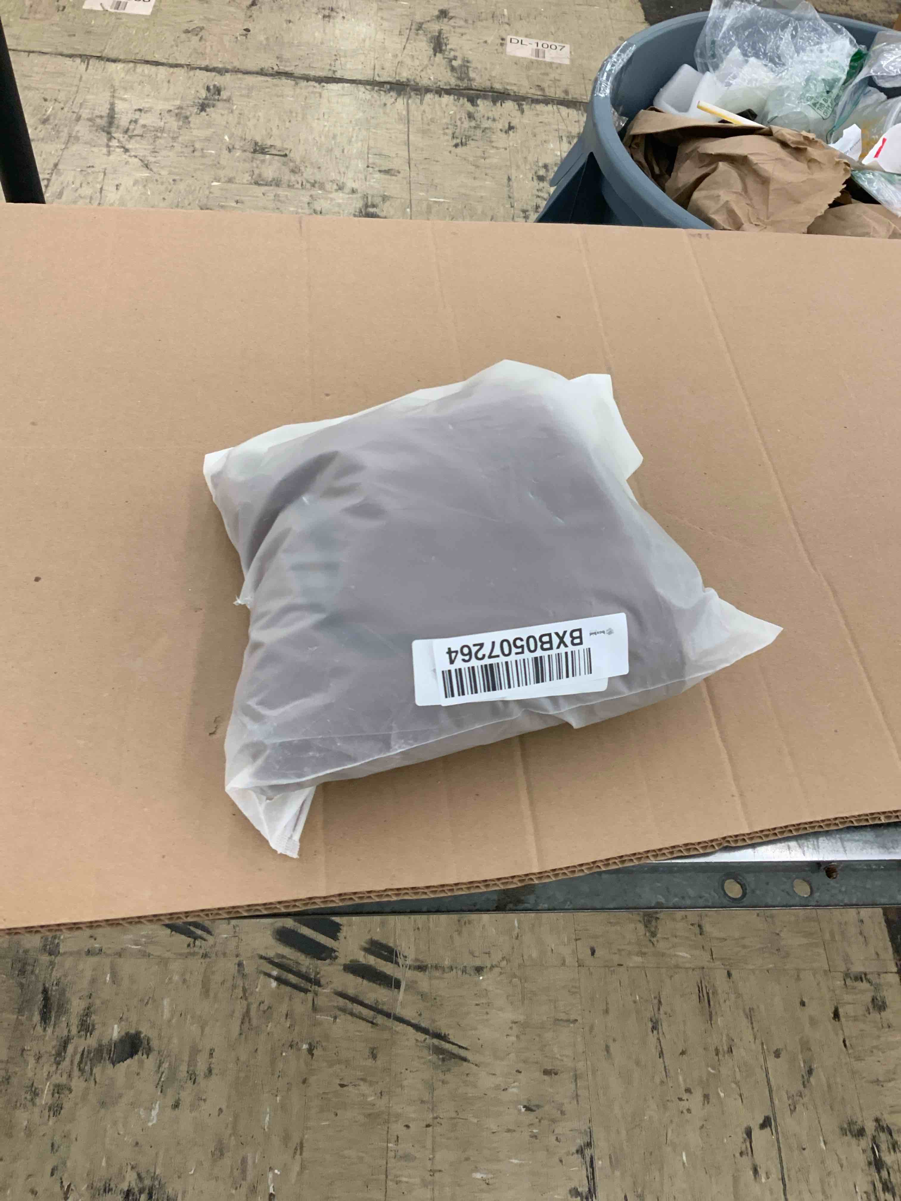 https://s3.amazonaws.com/lotting-images-prod/BoxBids/BXB0507264_1780075248348.jpeg