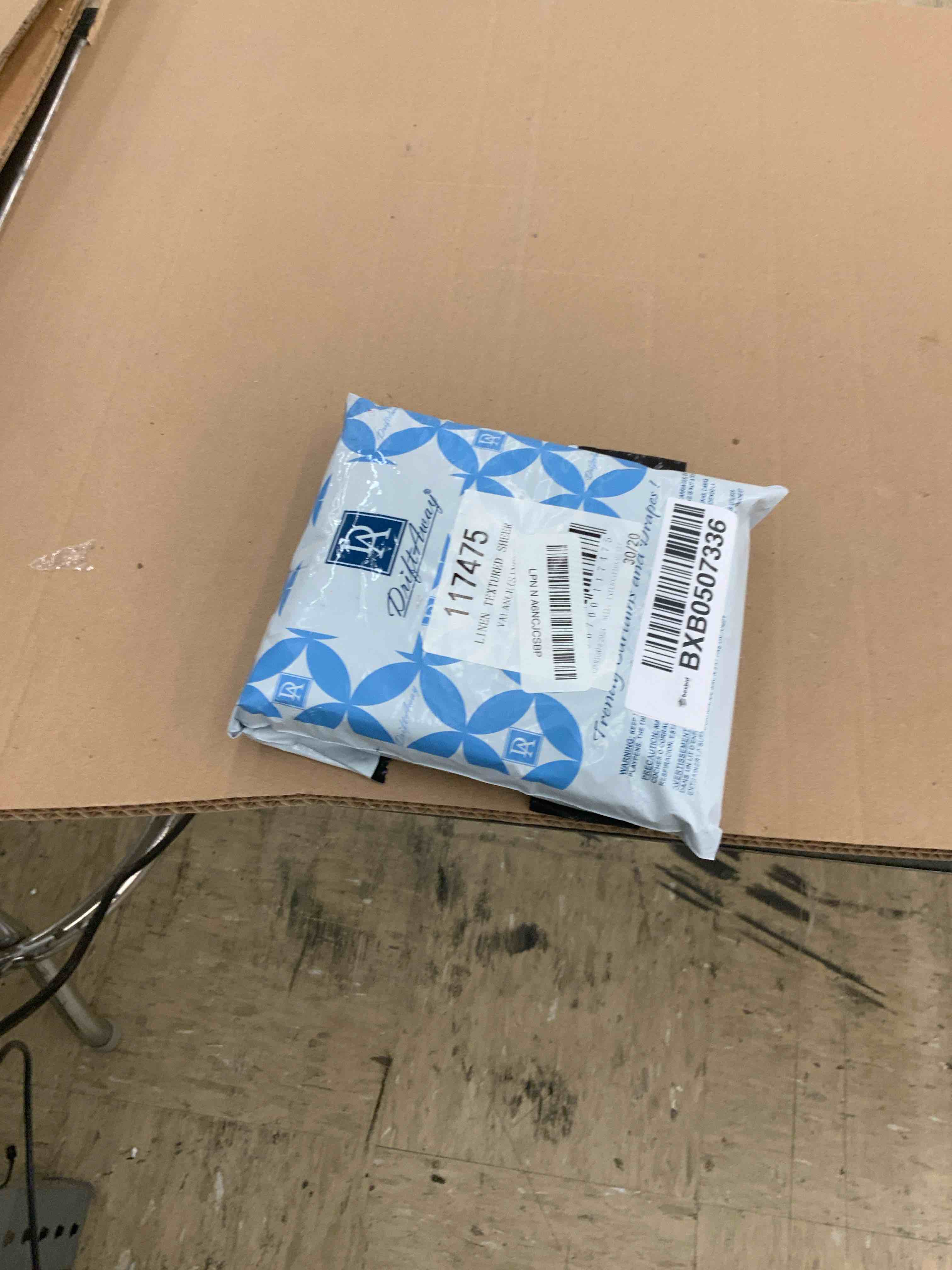 https://s3.amazonaws.com/lotting-images-prod/BoxBids/BXB0507336_1780065030782.jpeg
