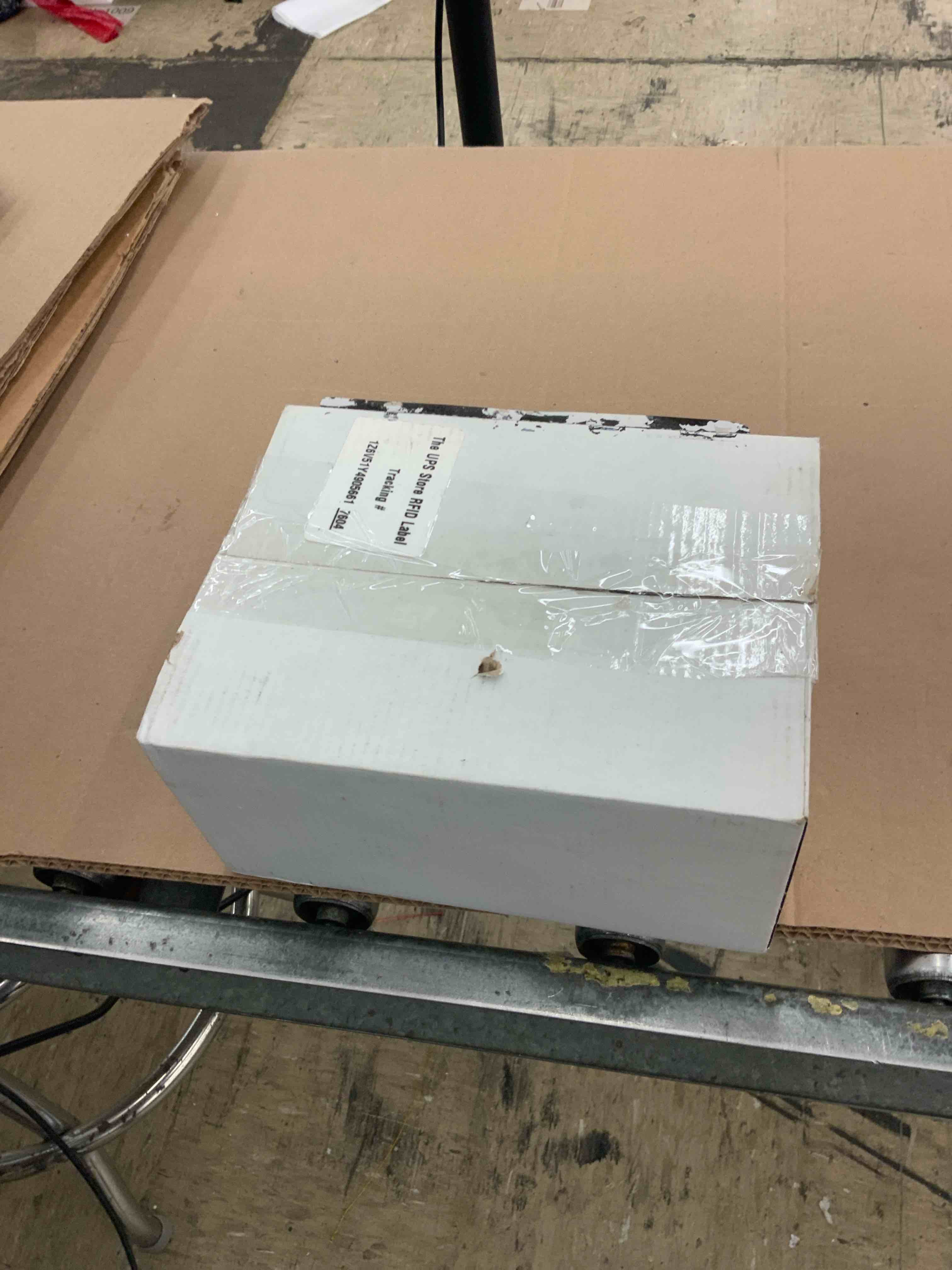 https://s3.amazonaws.com/lotting-images-prod/BoxBids/BXB0507517_1779907365724.jpeg